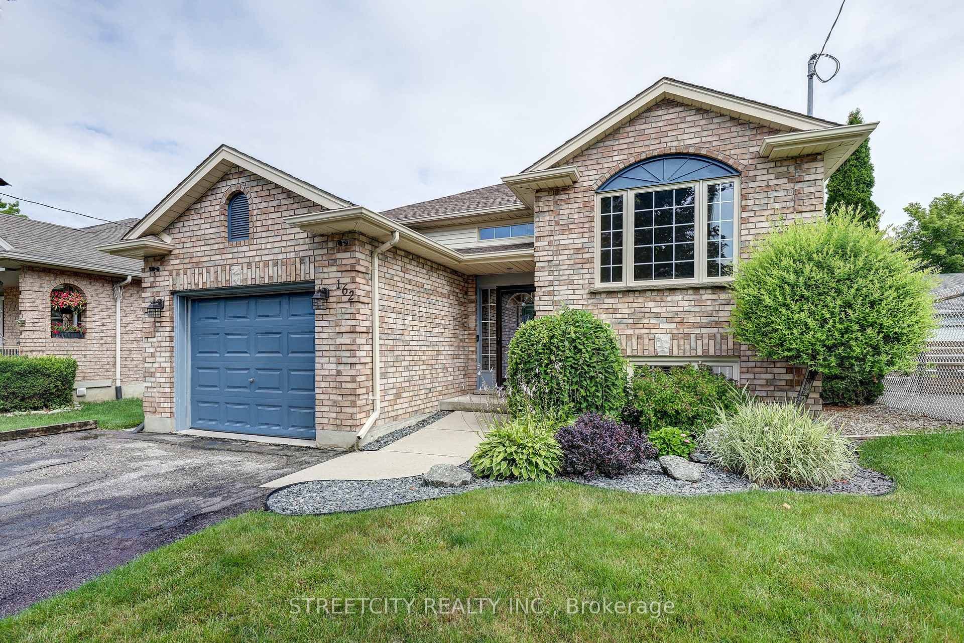 162 Myrtle Street photo 1