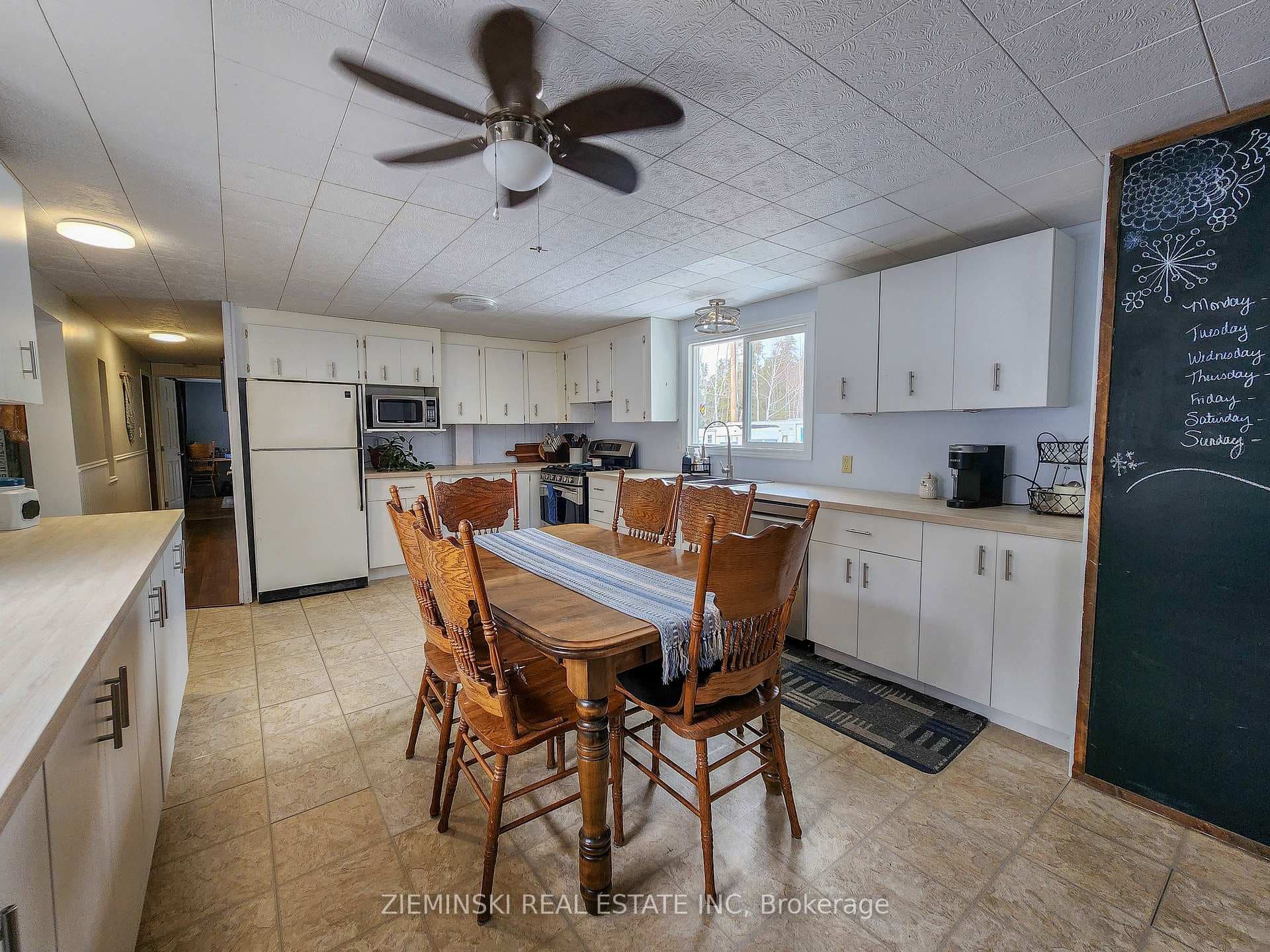 21-8885 11 Highway photo 8