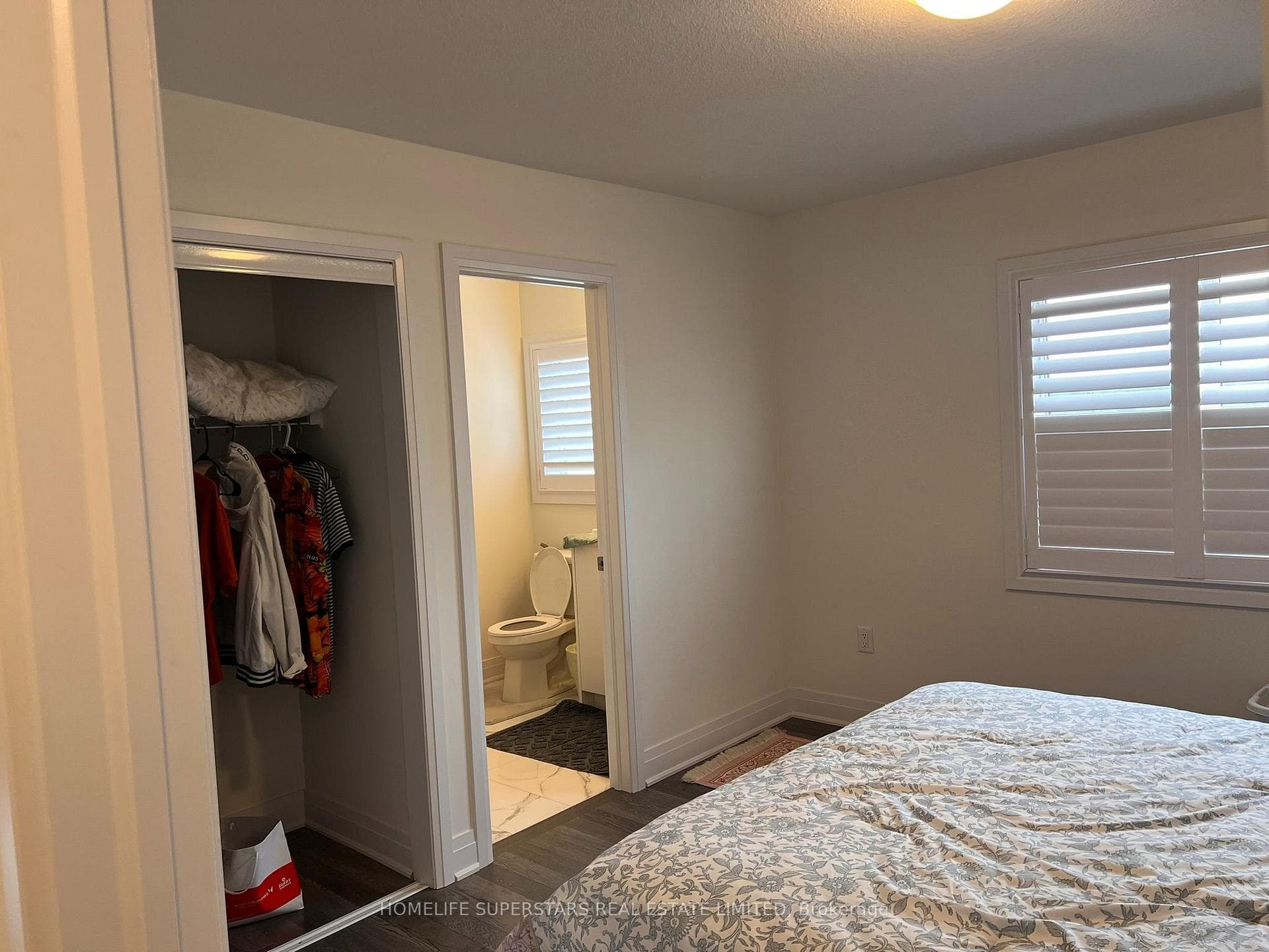 188 AVIRON Crescent photo 42