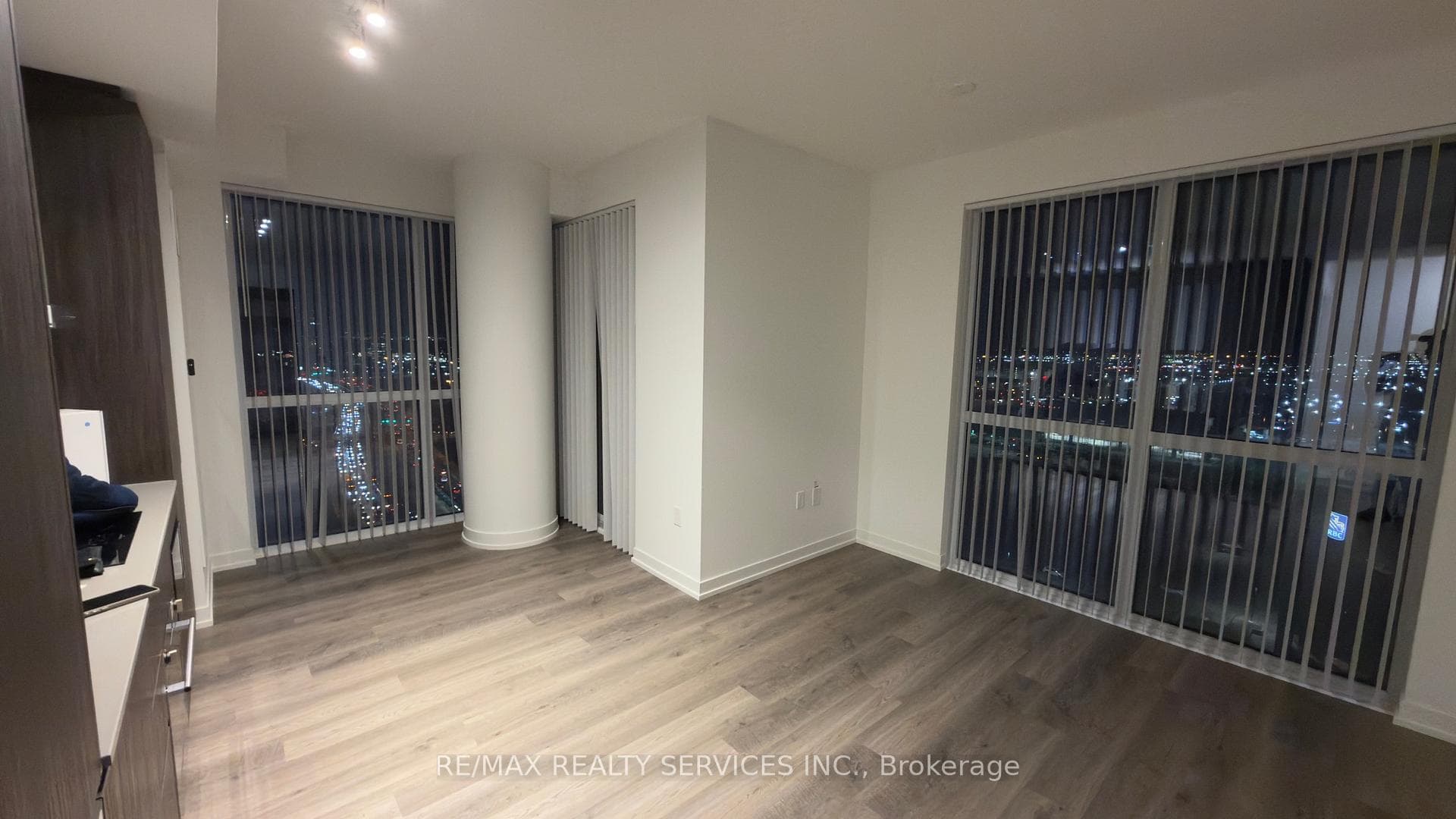 8 Interchange Way Unit 2002 photo 8
