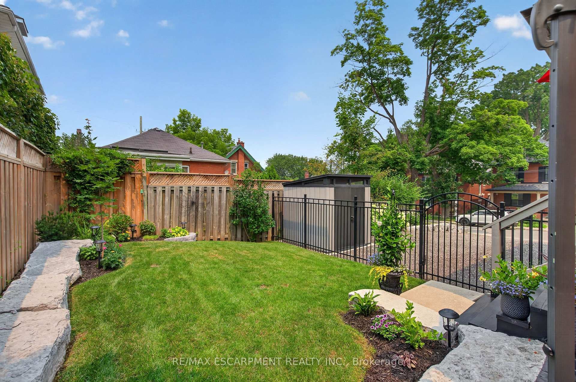 122 Stuart Street photo 29