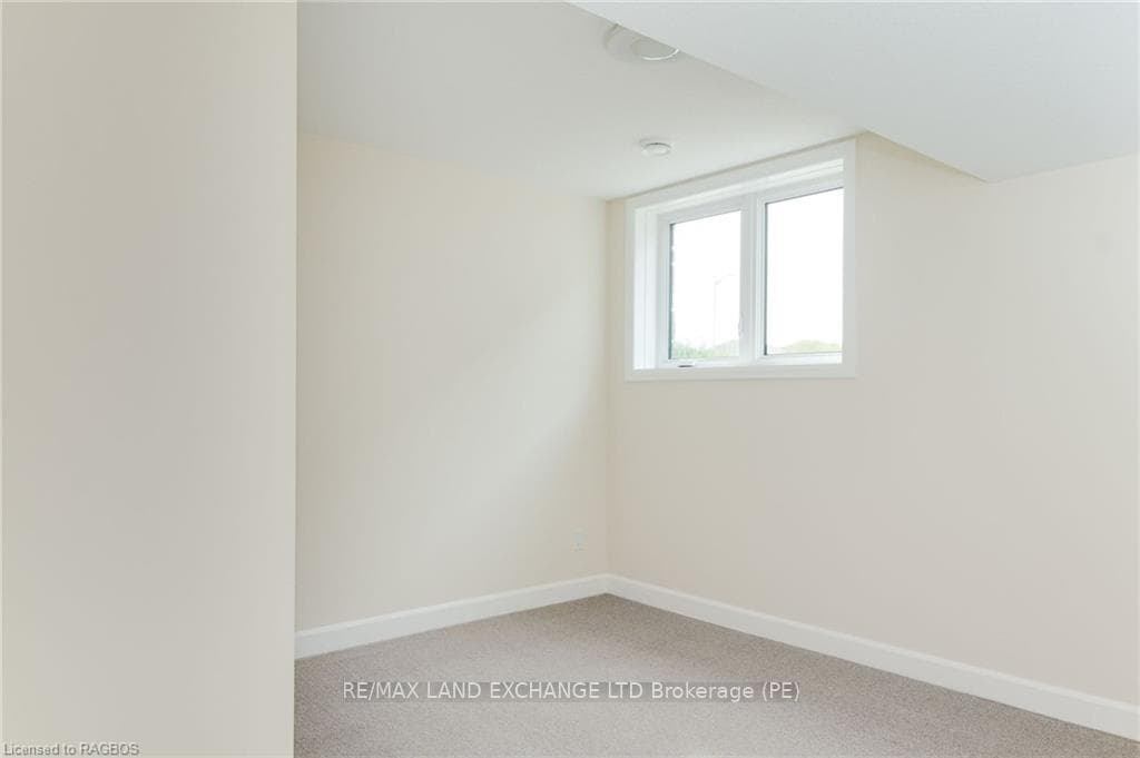 358 MCLEAN Crescent photo 30