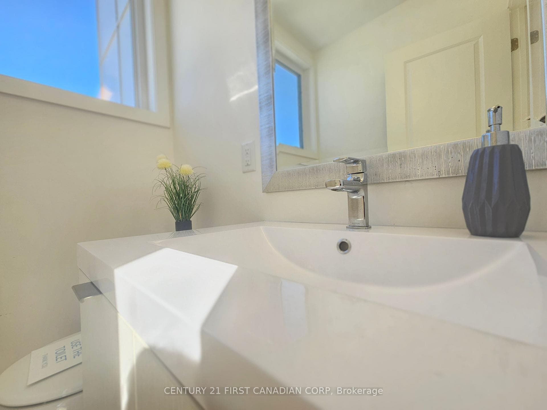 262 Edgevalley Road photo 14