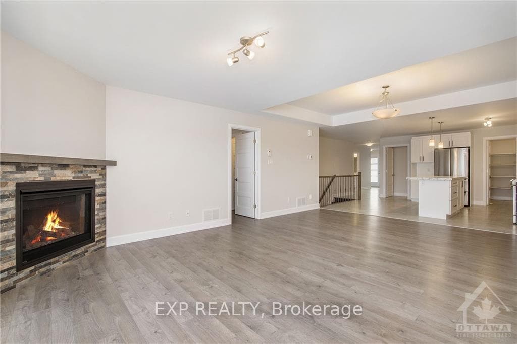 709 AZURE Street photo 6