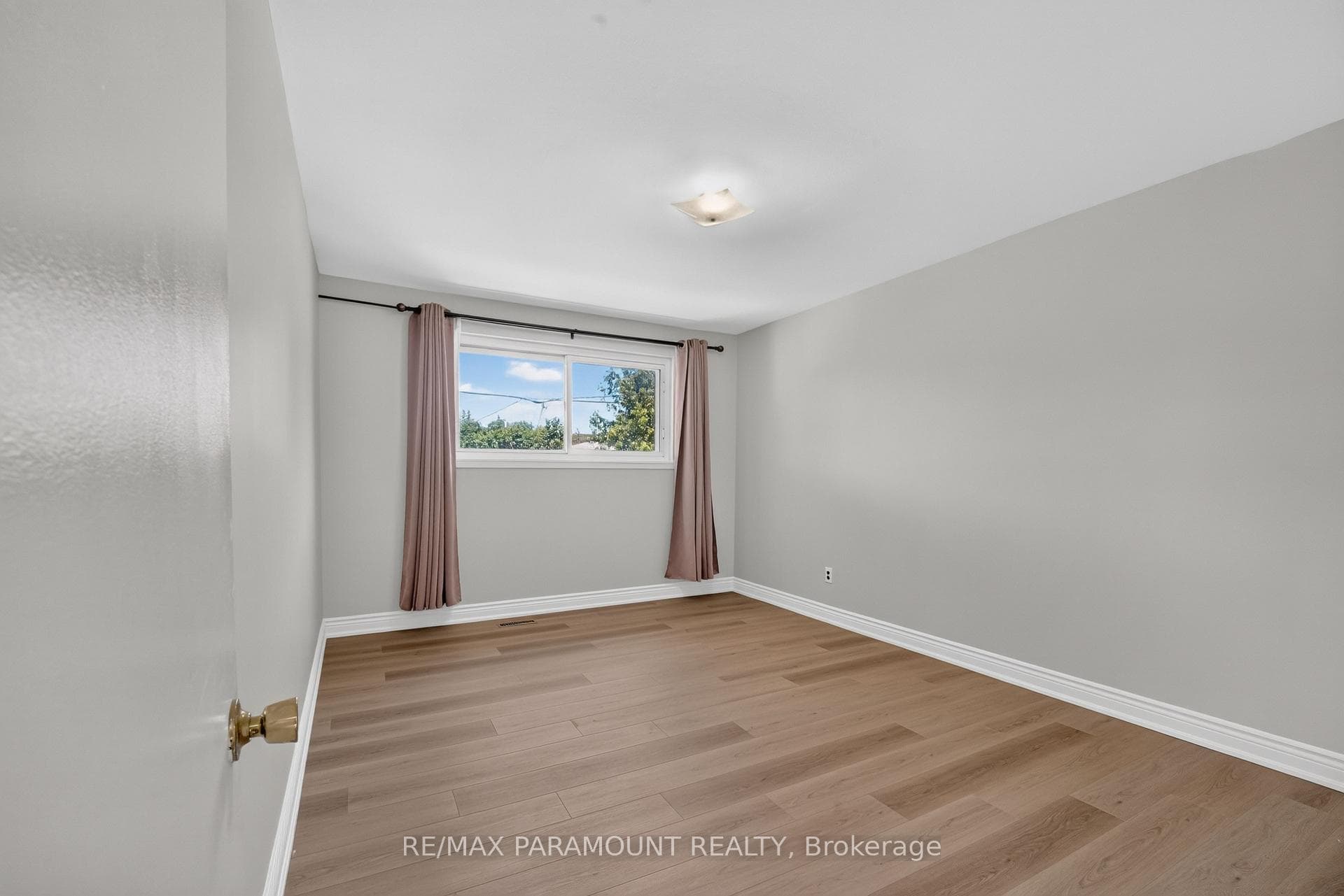 66 Doncaster Drive photo 17