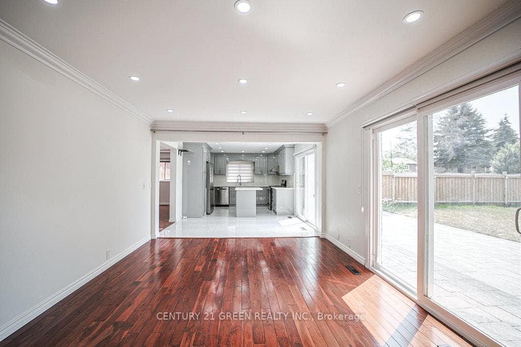 236 Ingleton Boulevard photo 12