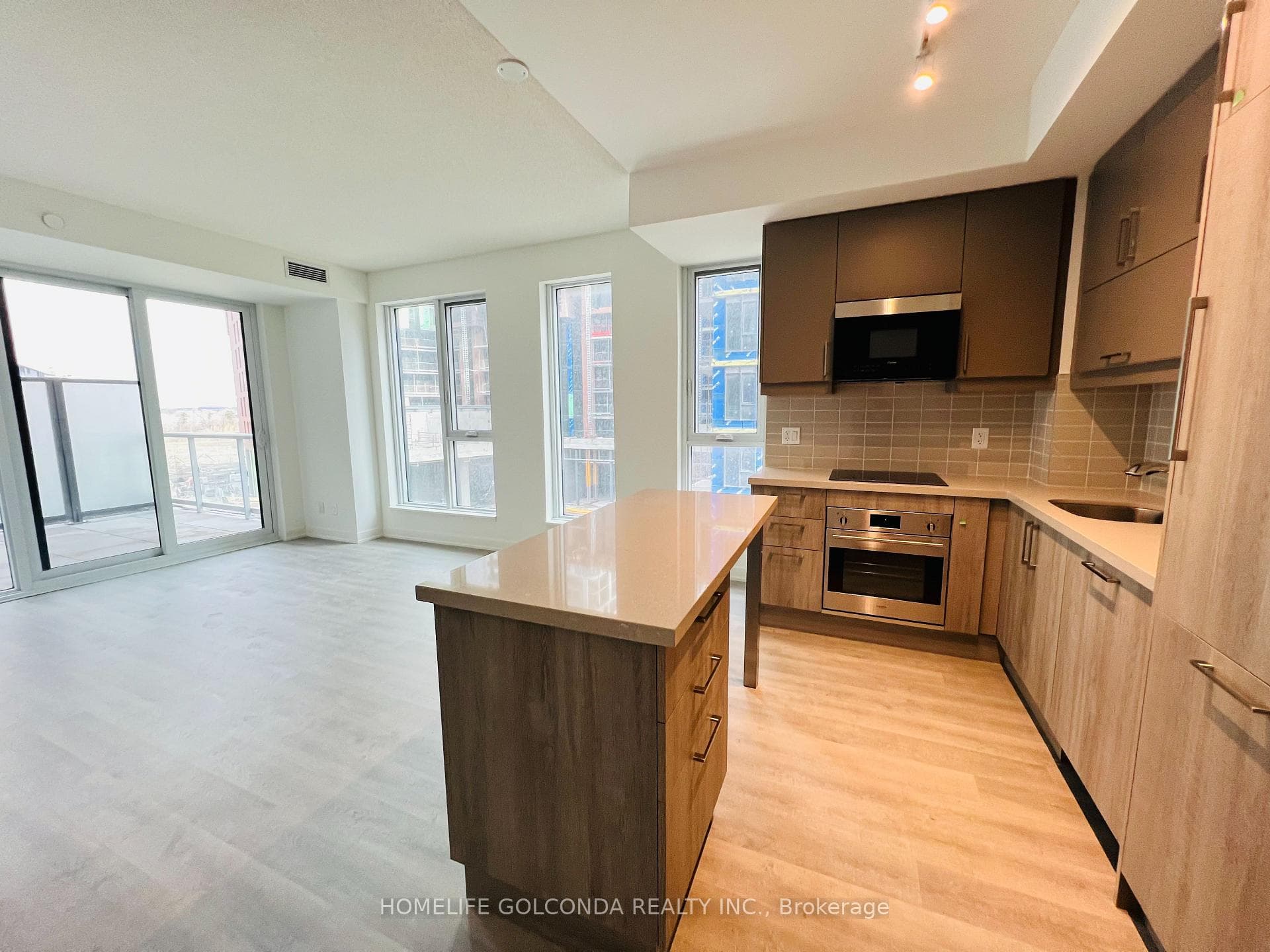 8119 BIRCHMOUNT Road Unit 509 photo 5
