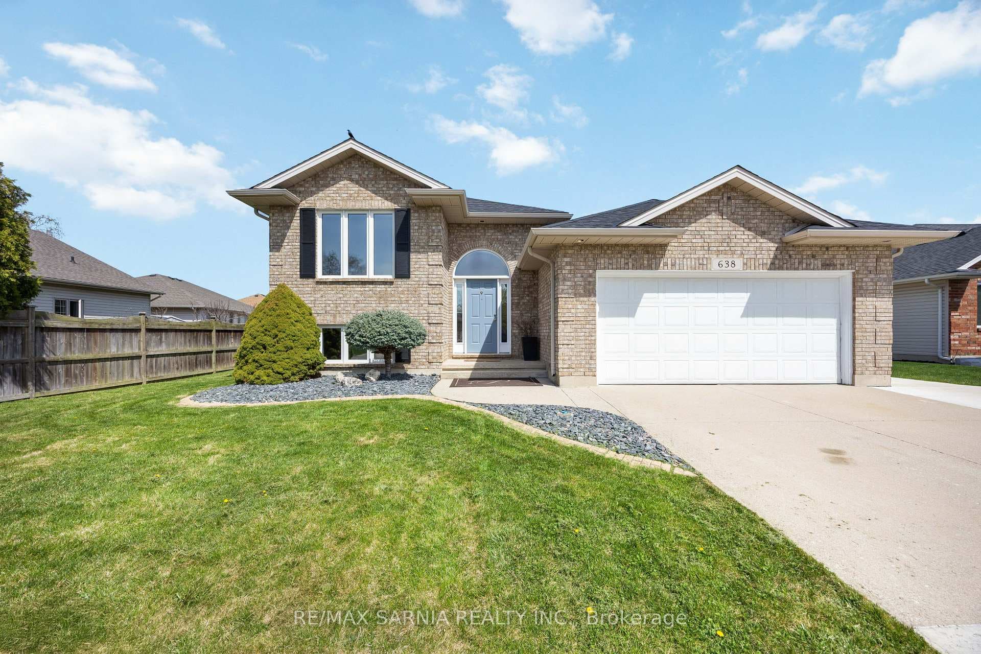 638 Bentinck Drive photo 1
