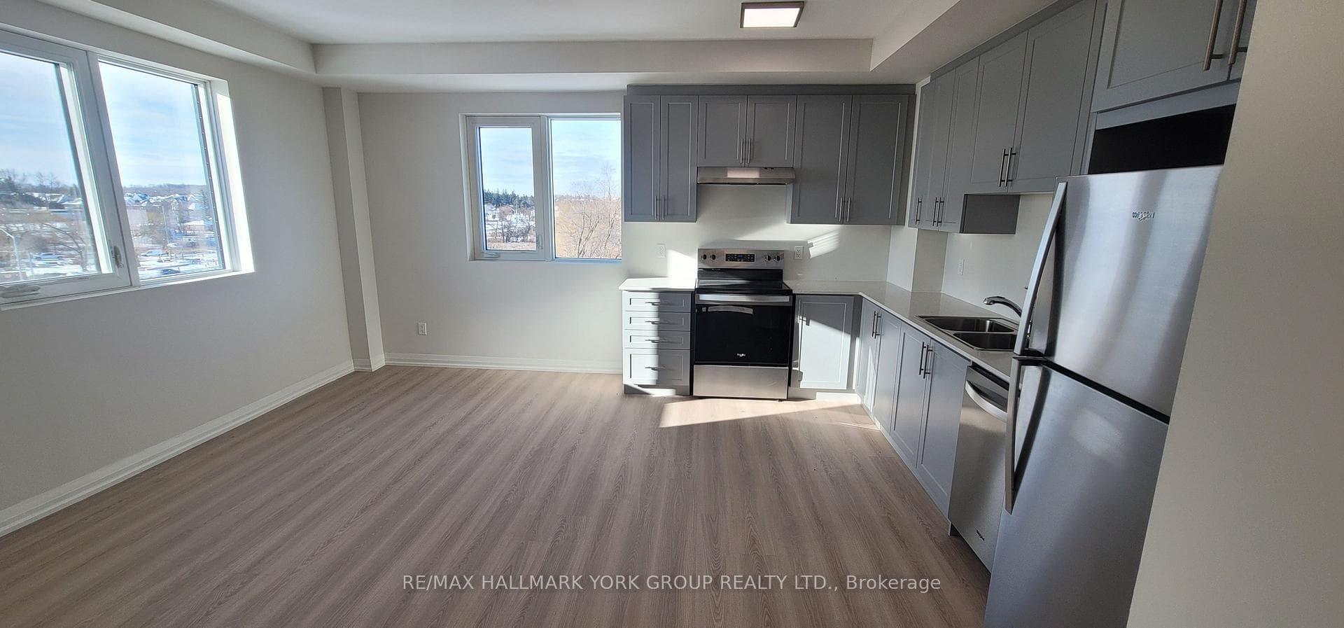 13042 Yonge Street Unit 410 photo 3