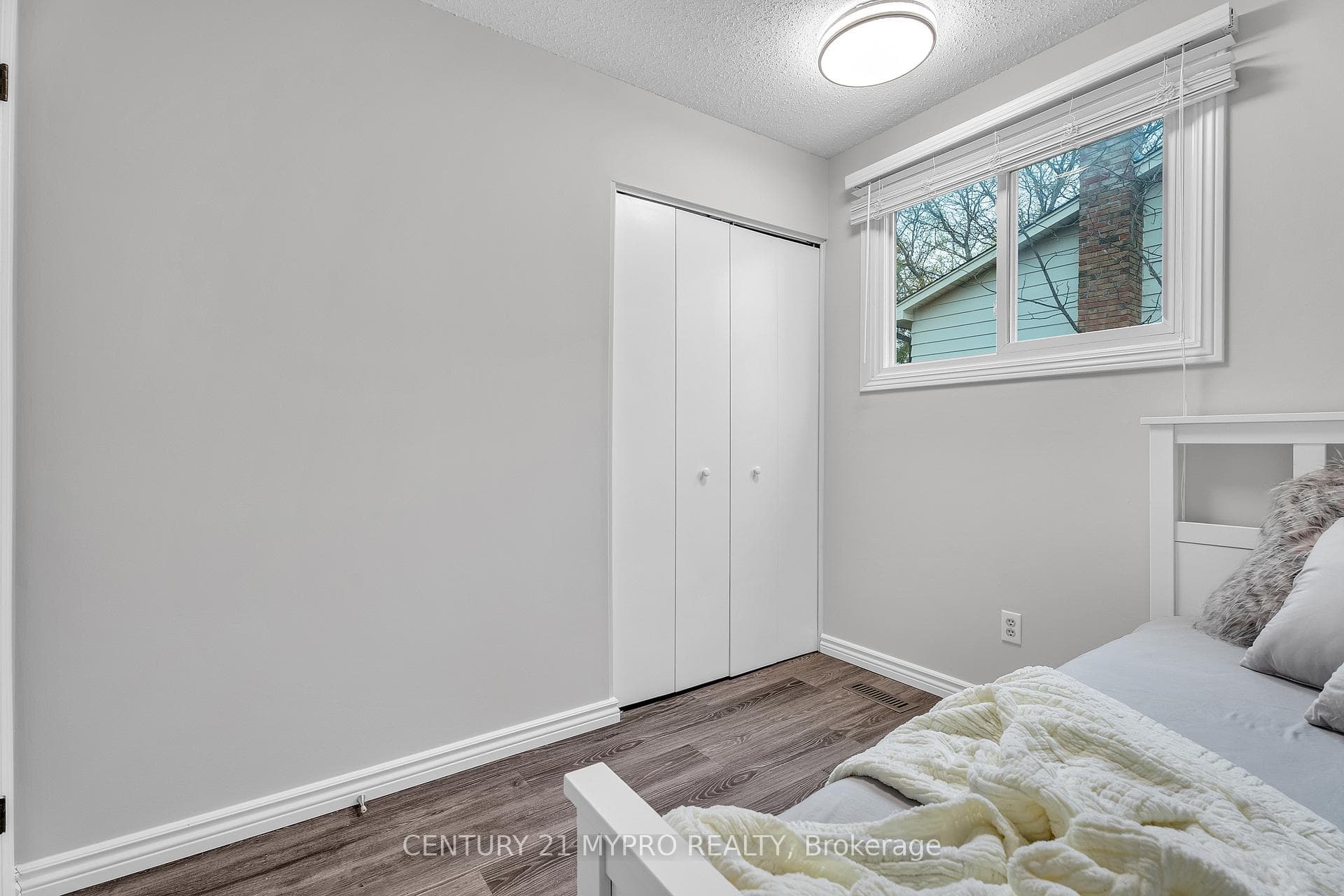 122 Olympic Crescent photo 20