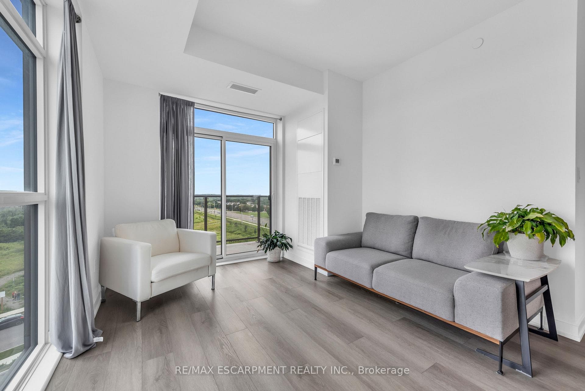 450 Dundas Street Unit 613 photo 18