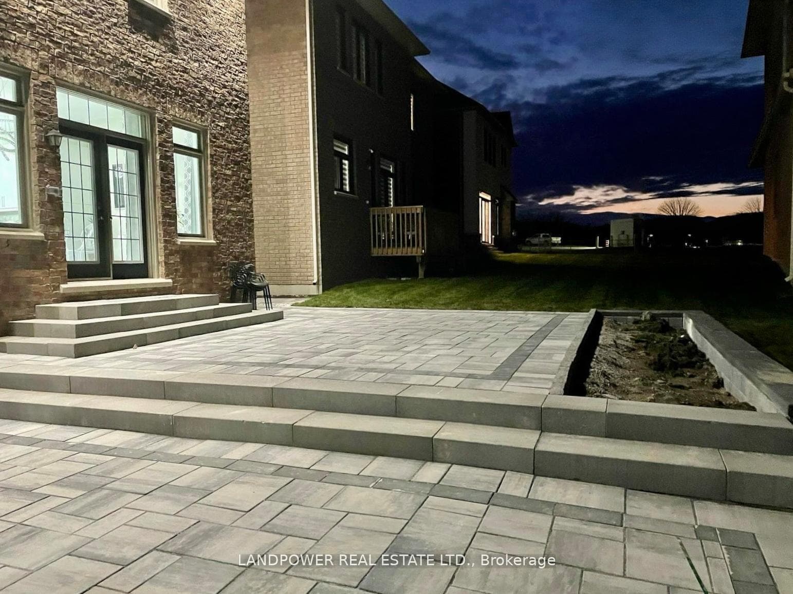 20 Tesla Crescent photo 39
