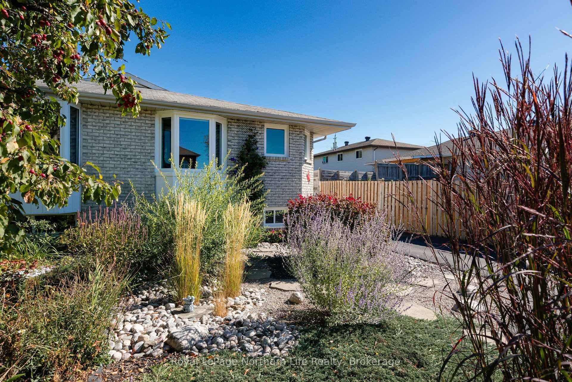 42 Balmoral Crescent photo 2