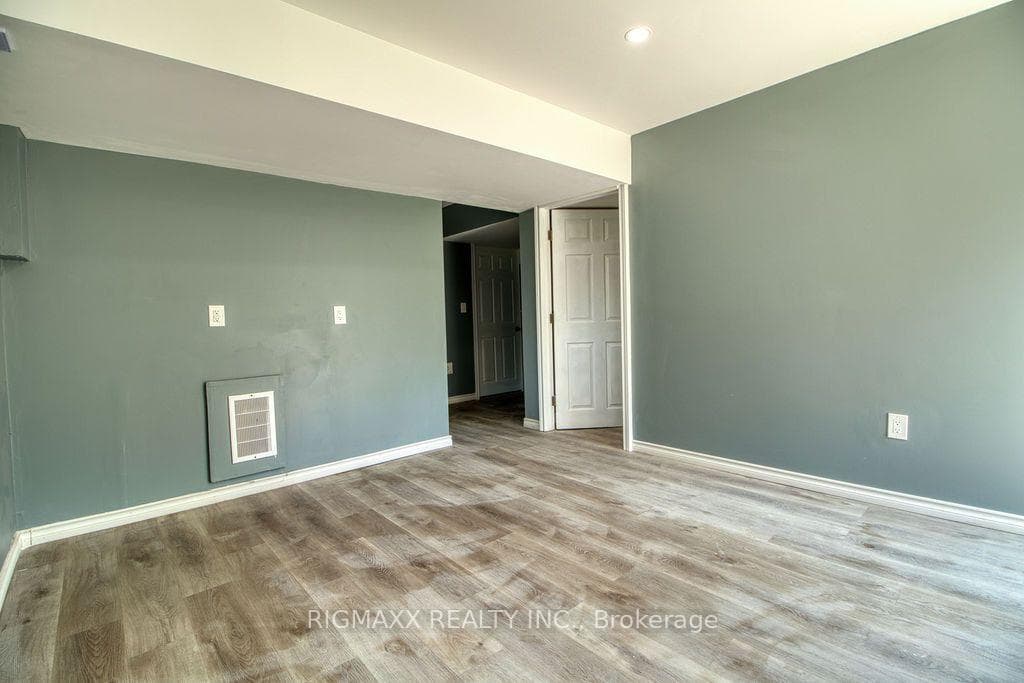 2104 Evans Boulevard photo 24