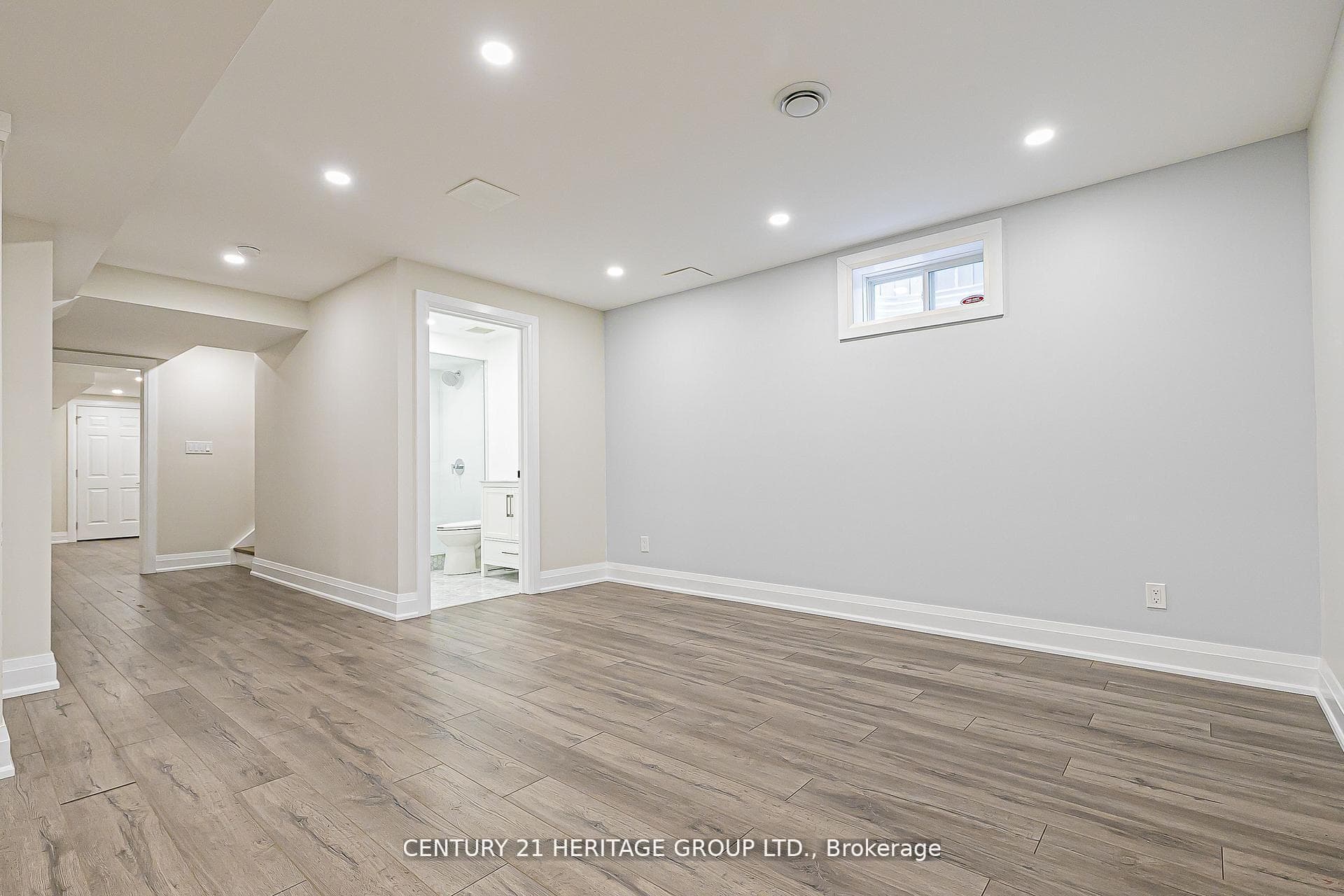 2 Roy Harper Avenue photo 31