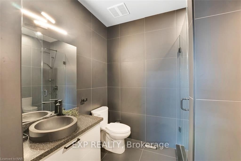 300 RICHMOND Street Unit 17 photo 23