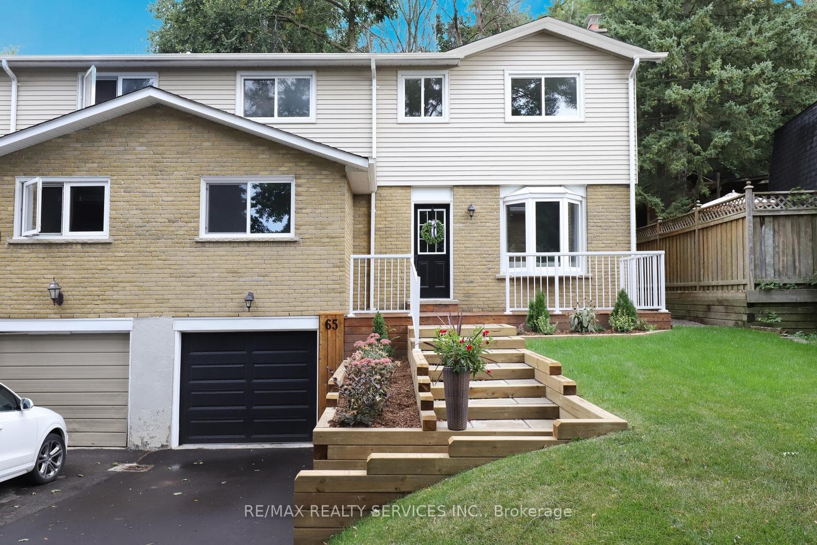 65 Hesp Drive photo 1