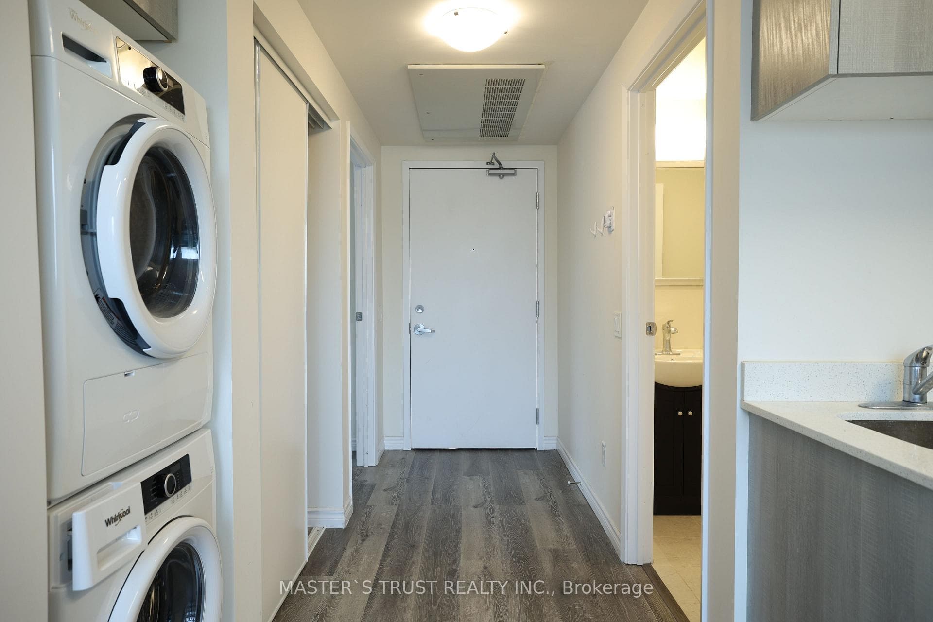 246 Lester Street Unit 1002 photo 13