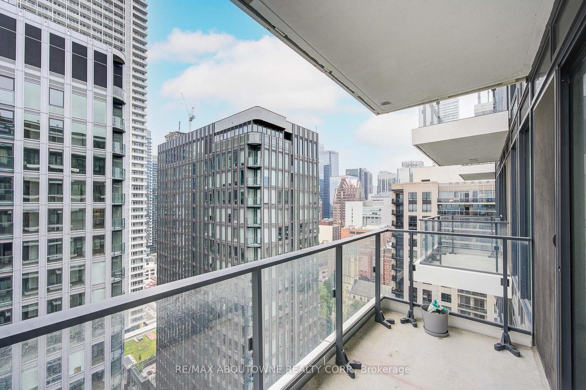 77 Shuter Street Unit 2905 photo 39