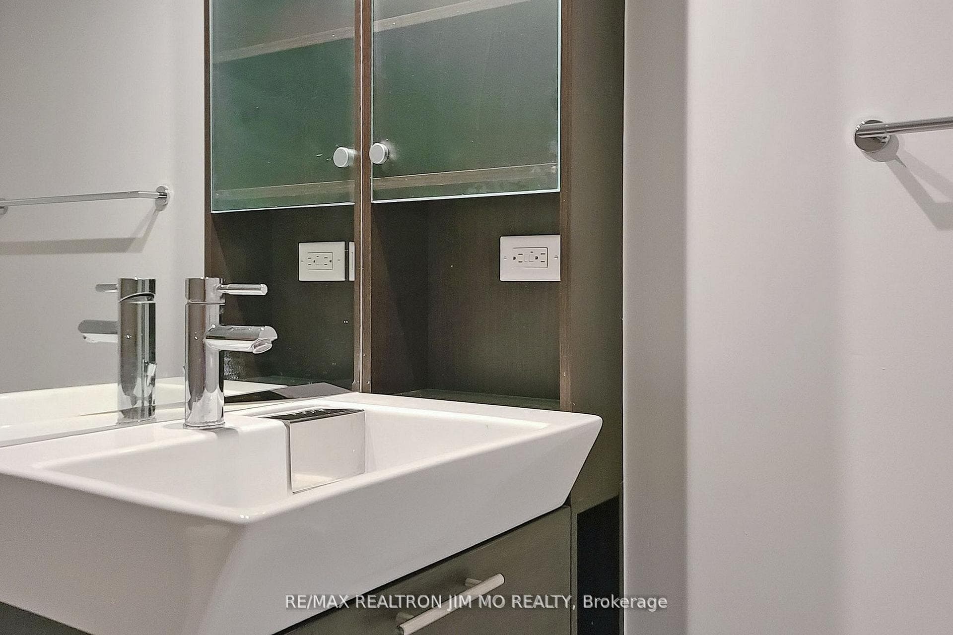 386 Yonge Street Unit 2508 photo 20