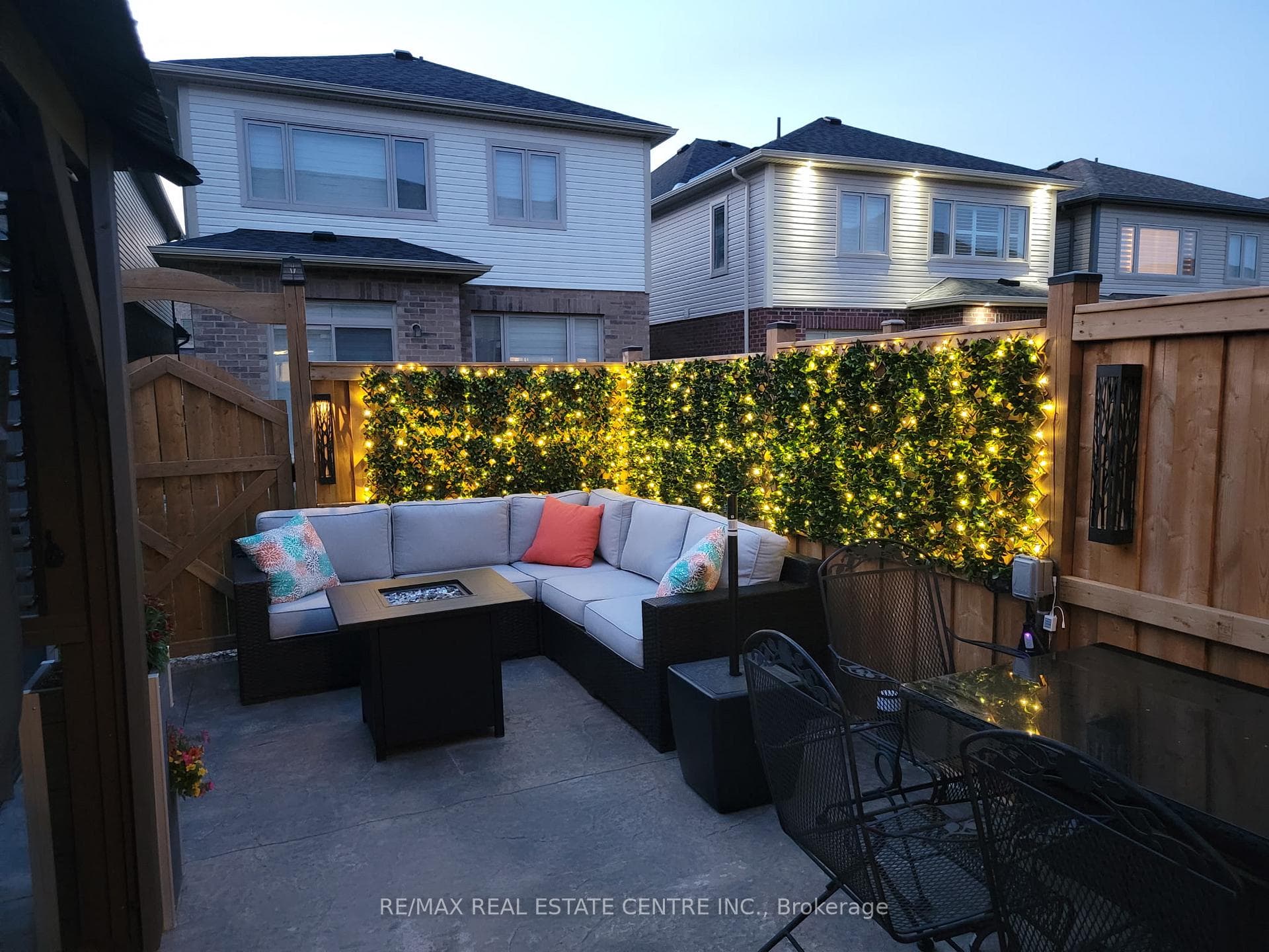 42 Stonehill Avenue photo 37