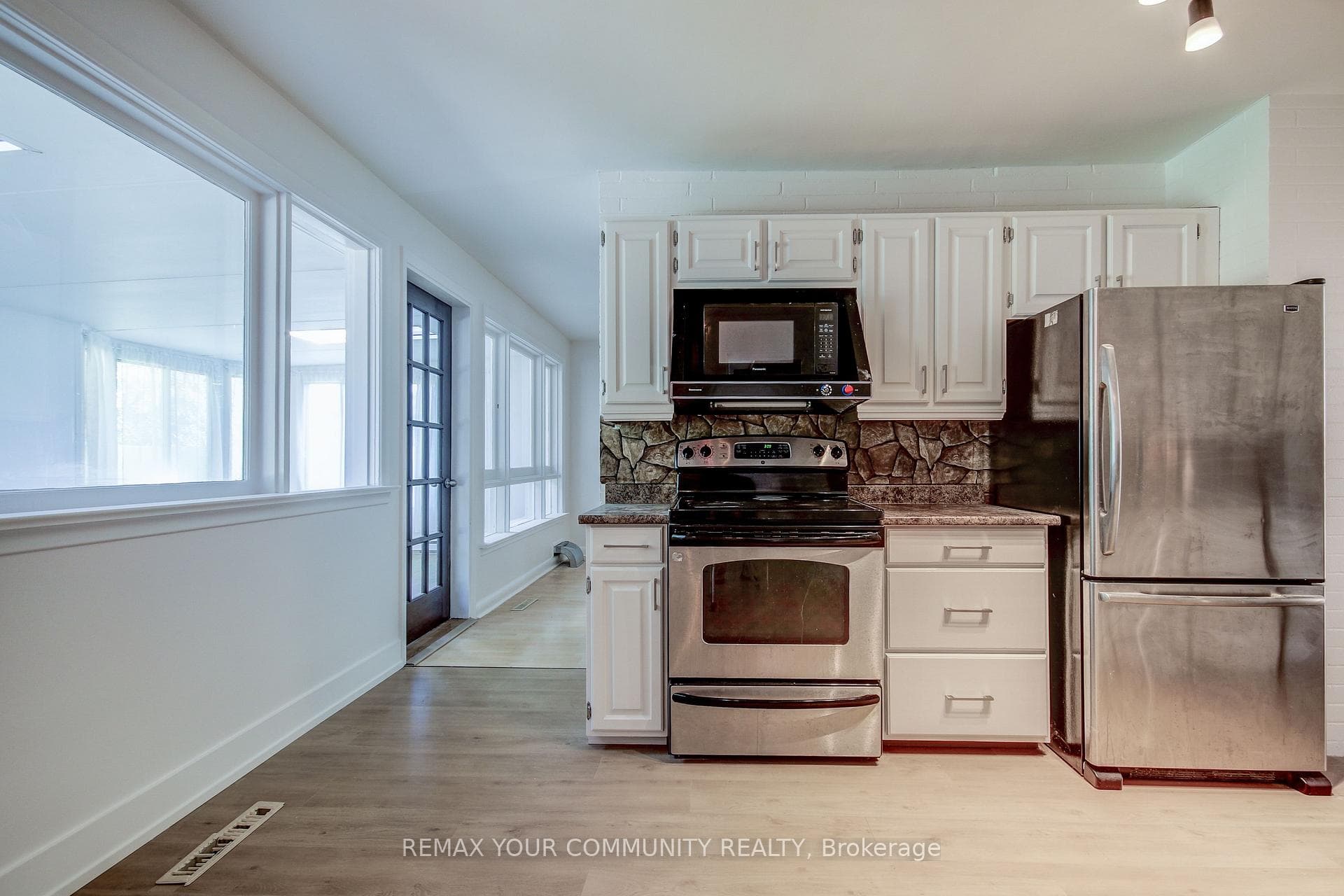 29 Wareham Drive photo 3