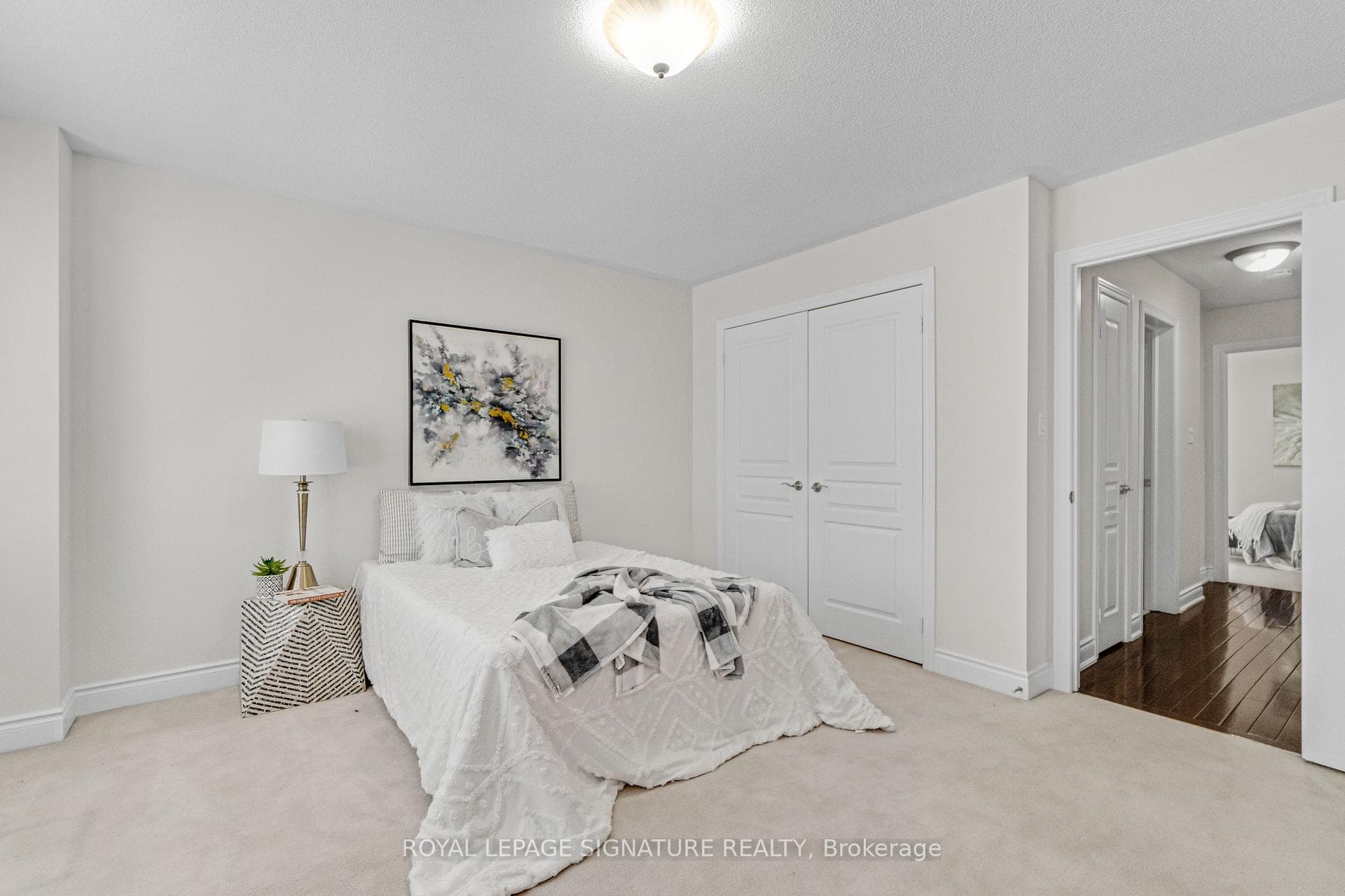 9 Streight Lane photo 19