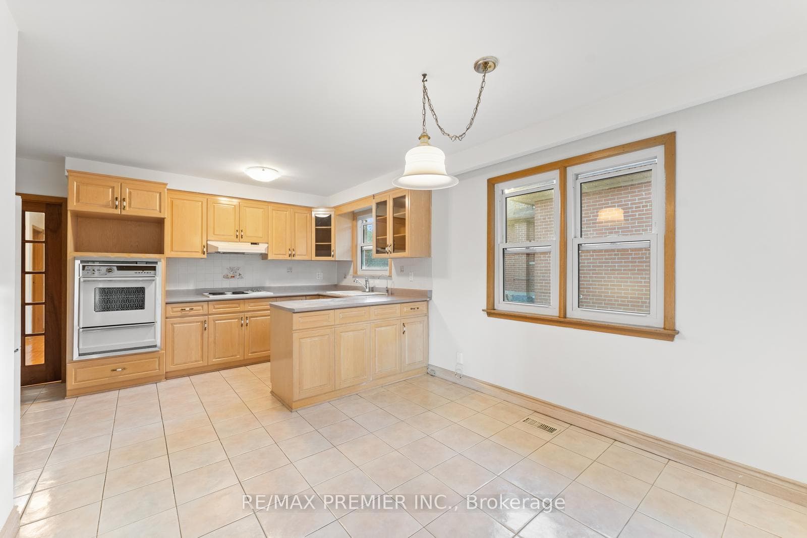 75 Monclova Road photo 7