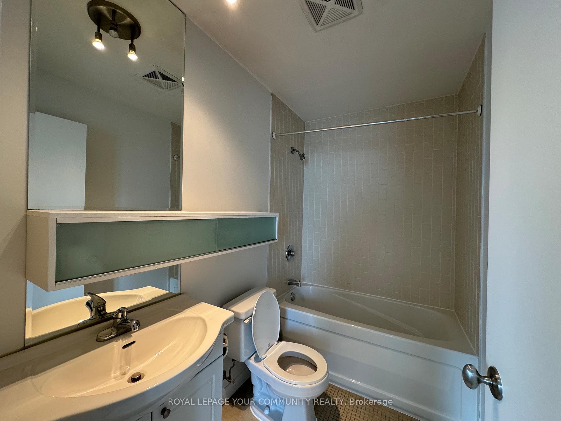 111 Elizabeth Street Unit 1607 photo 15