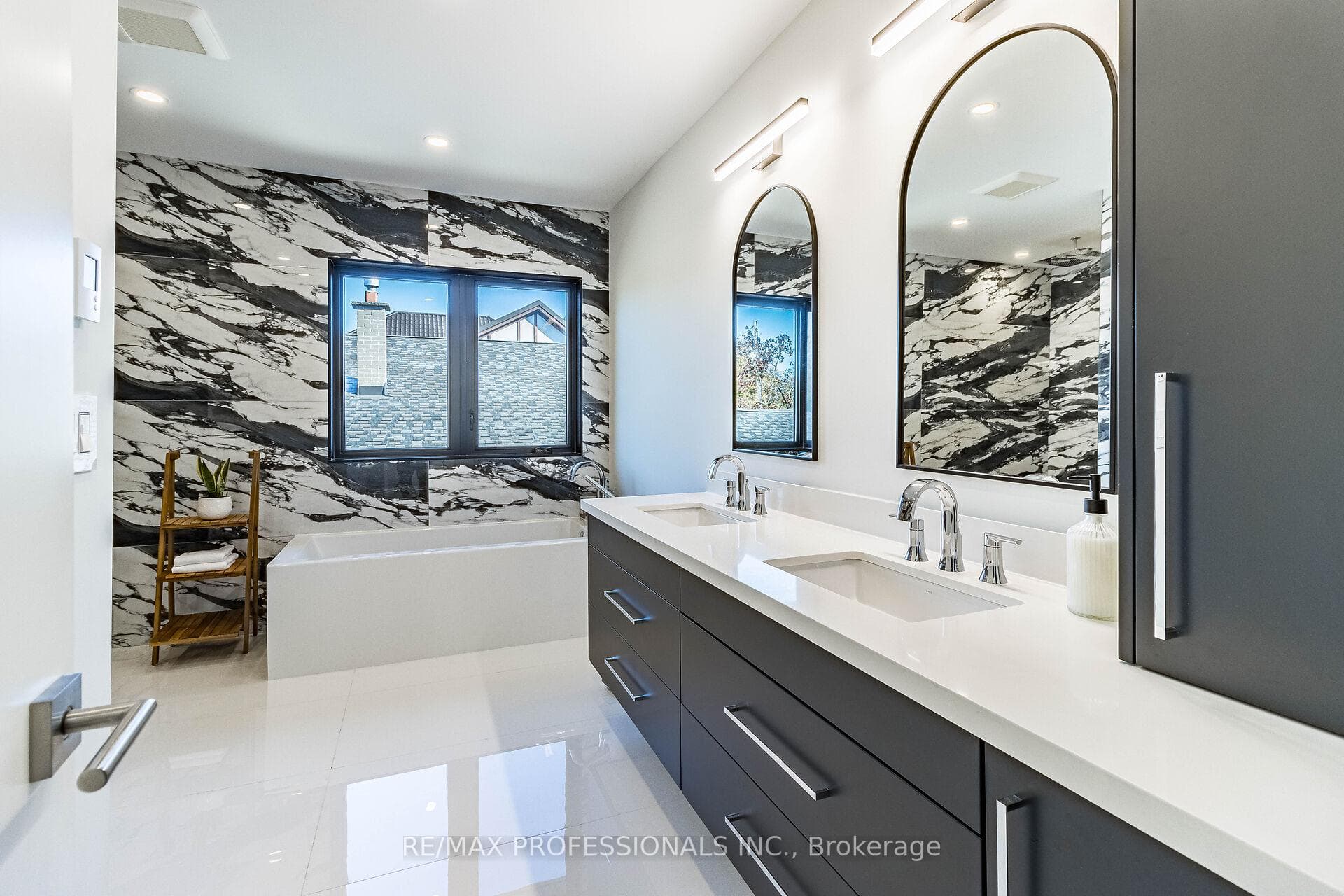 39 Millburn Drive photo 25