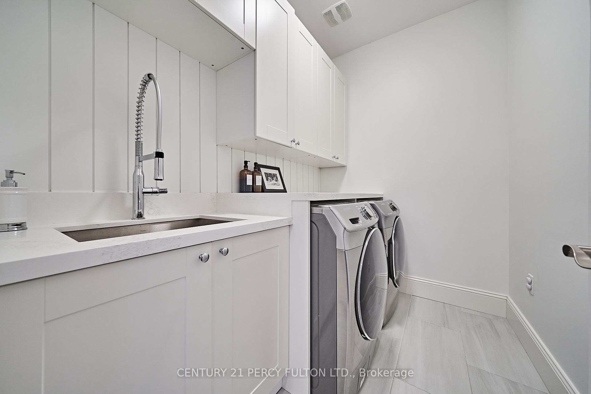2413 Dress Circle Crescent photo 14