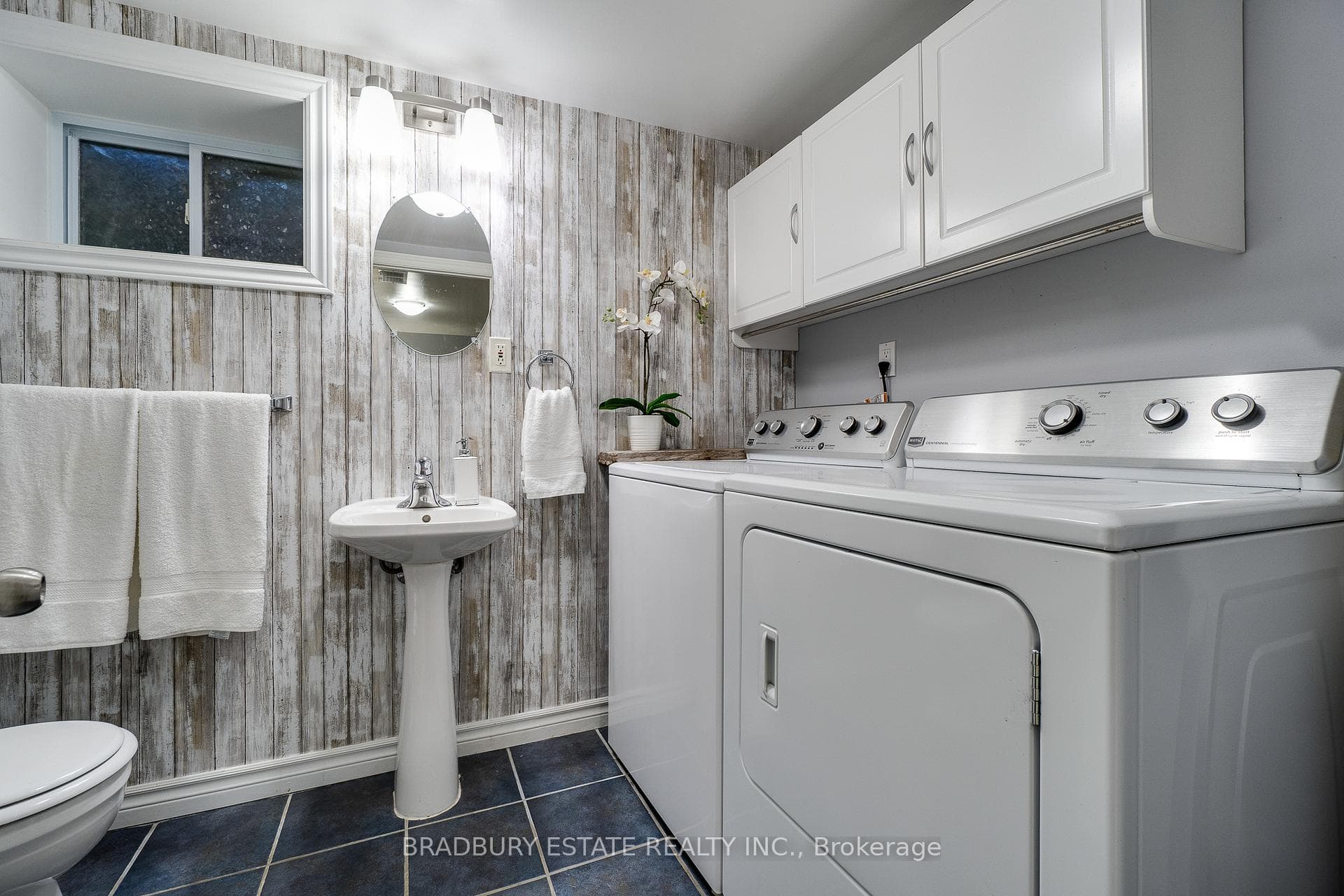 631 Montego Crescent photo 24