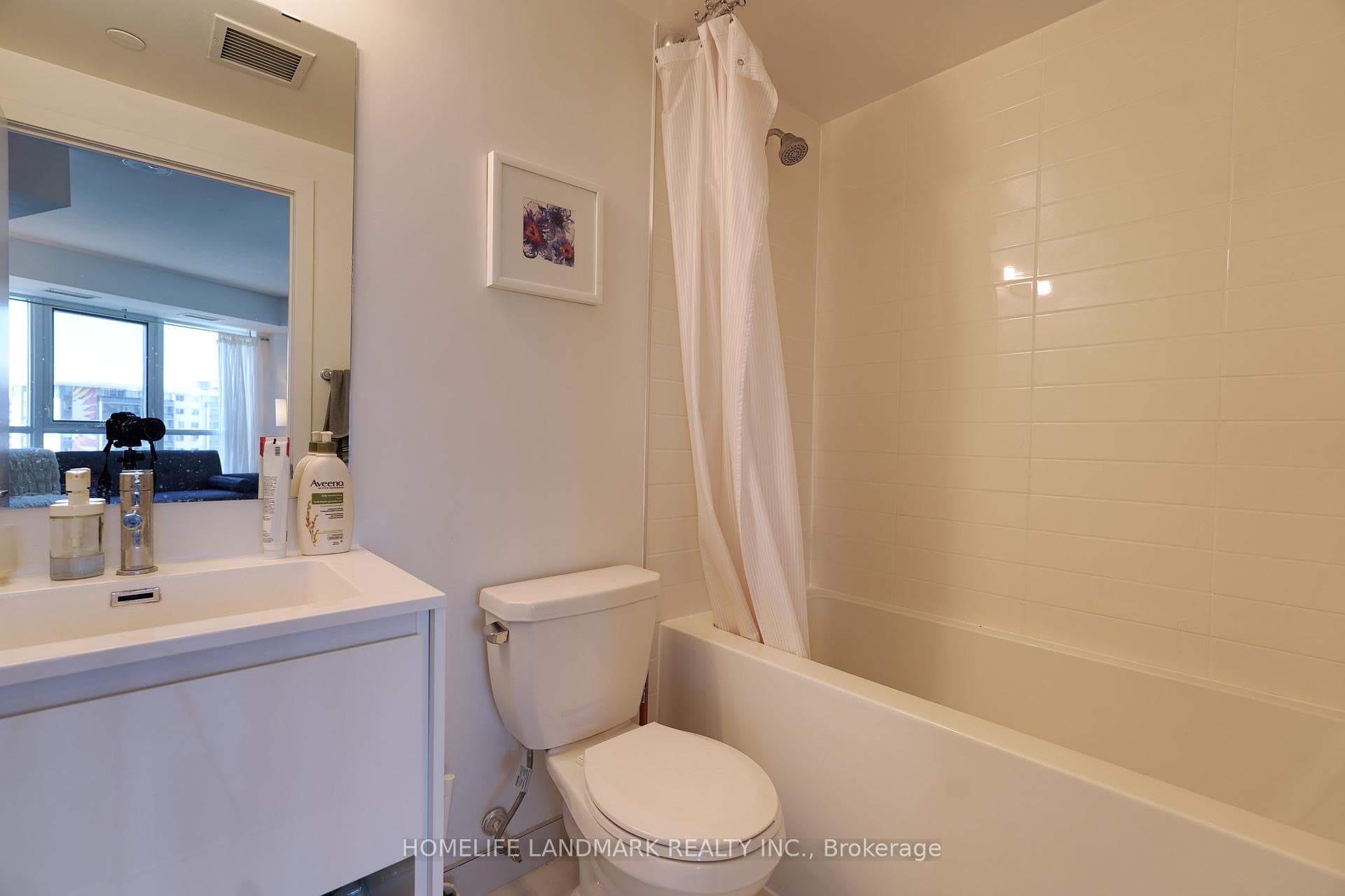 159 Wellesley Street Unit 2303 photo 11