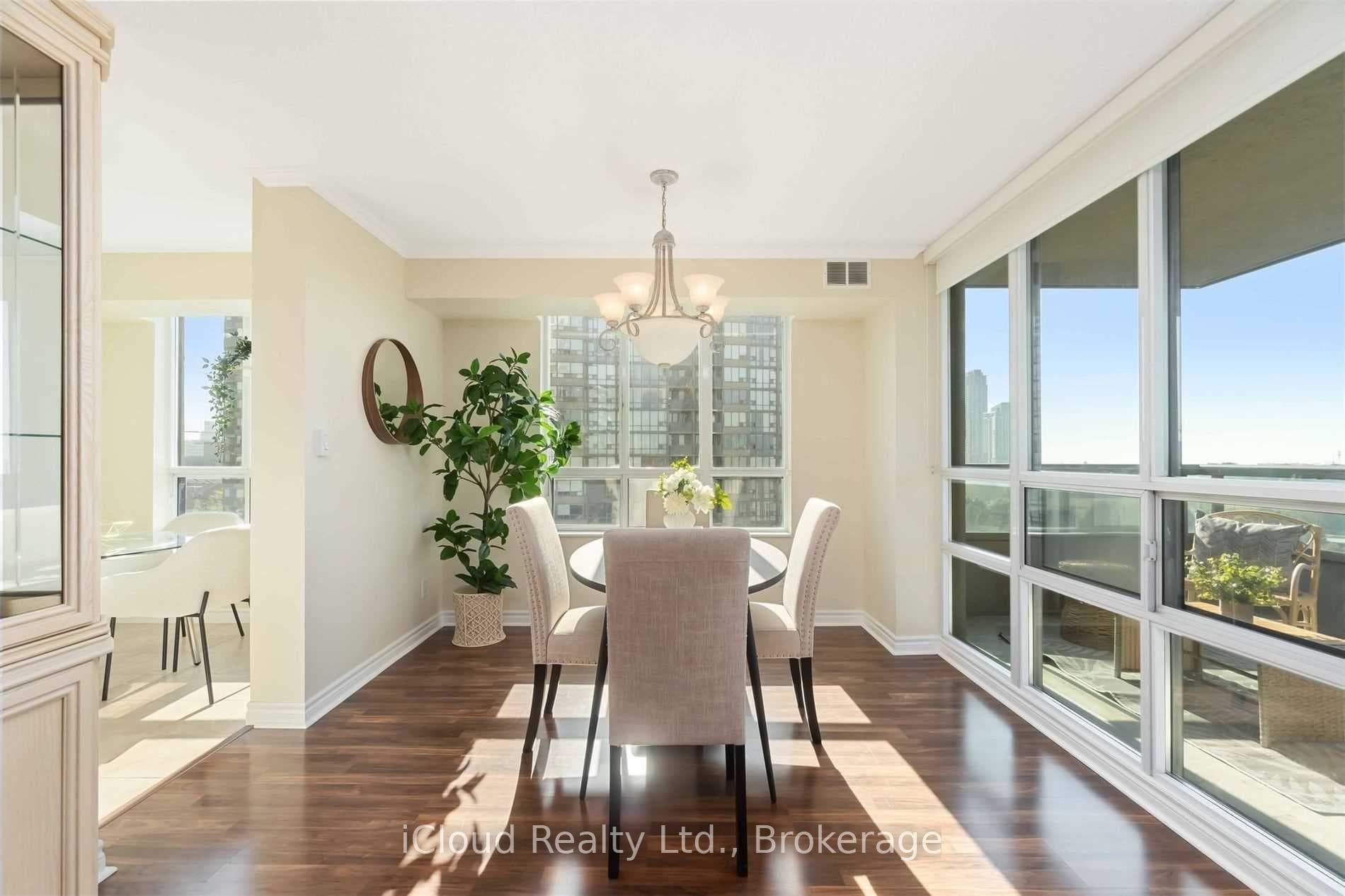 335 Rathburn Road Unit 811 photo 6