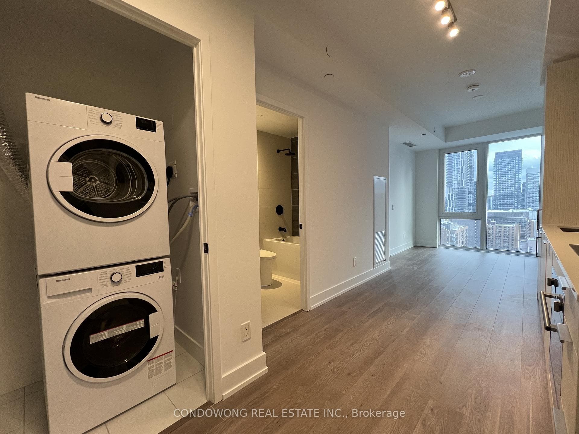 308 Jarvis Street Unit 1802 photo 8