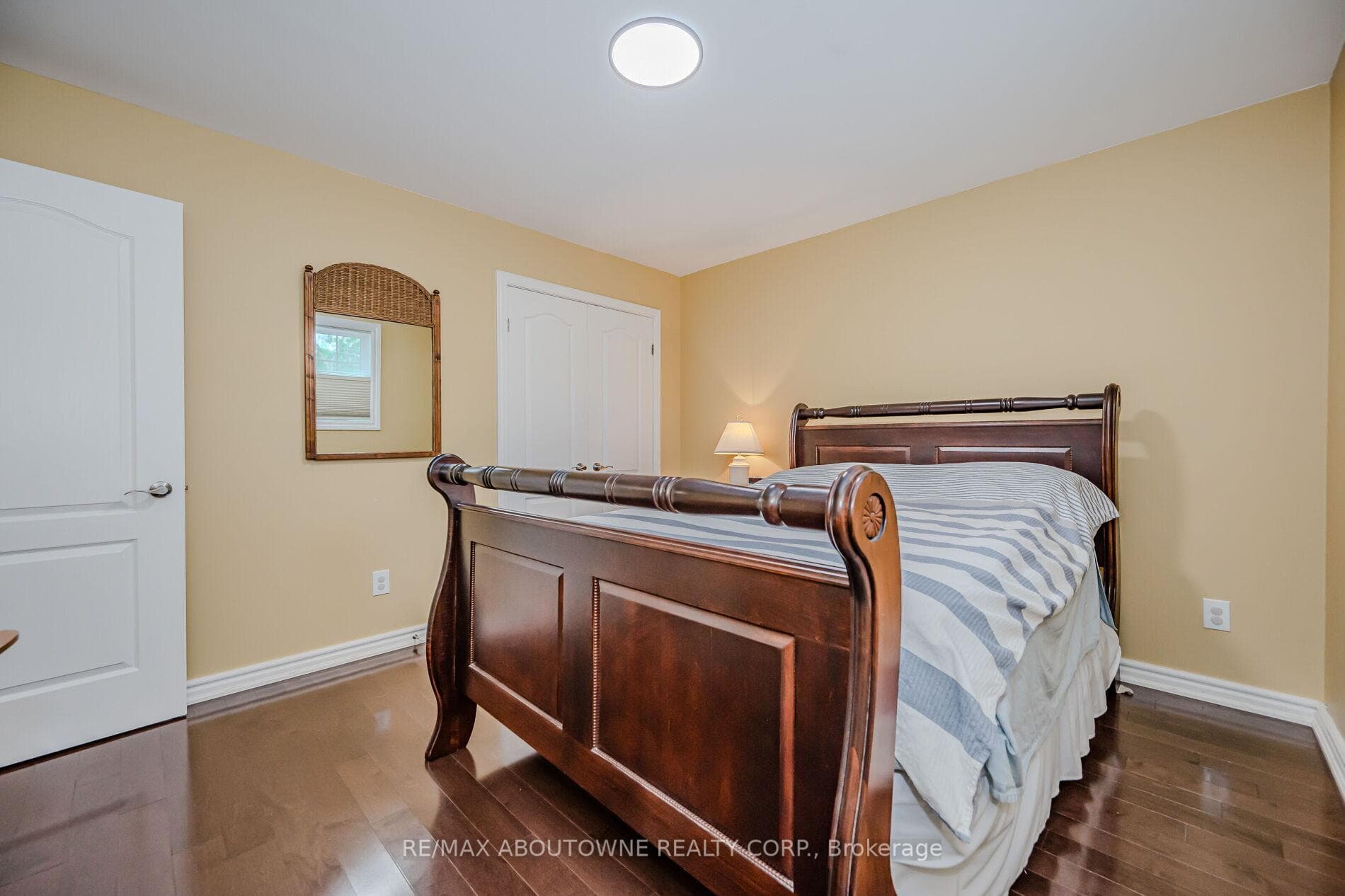 5205 Lakeshore Road photo 31