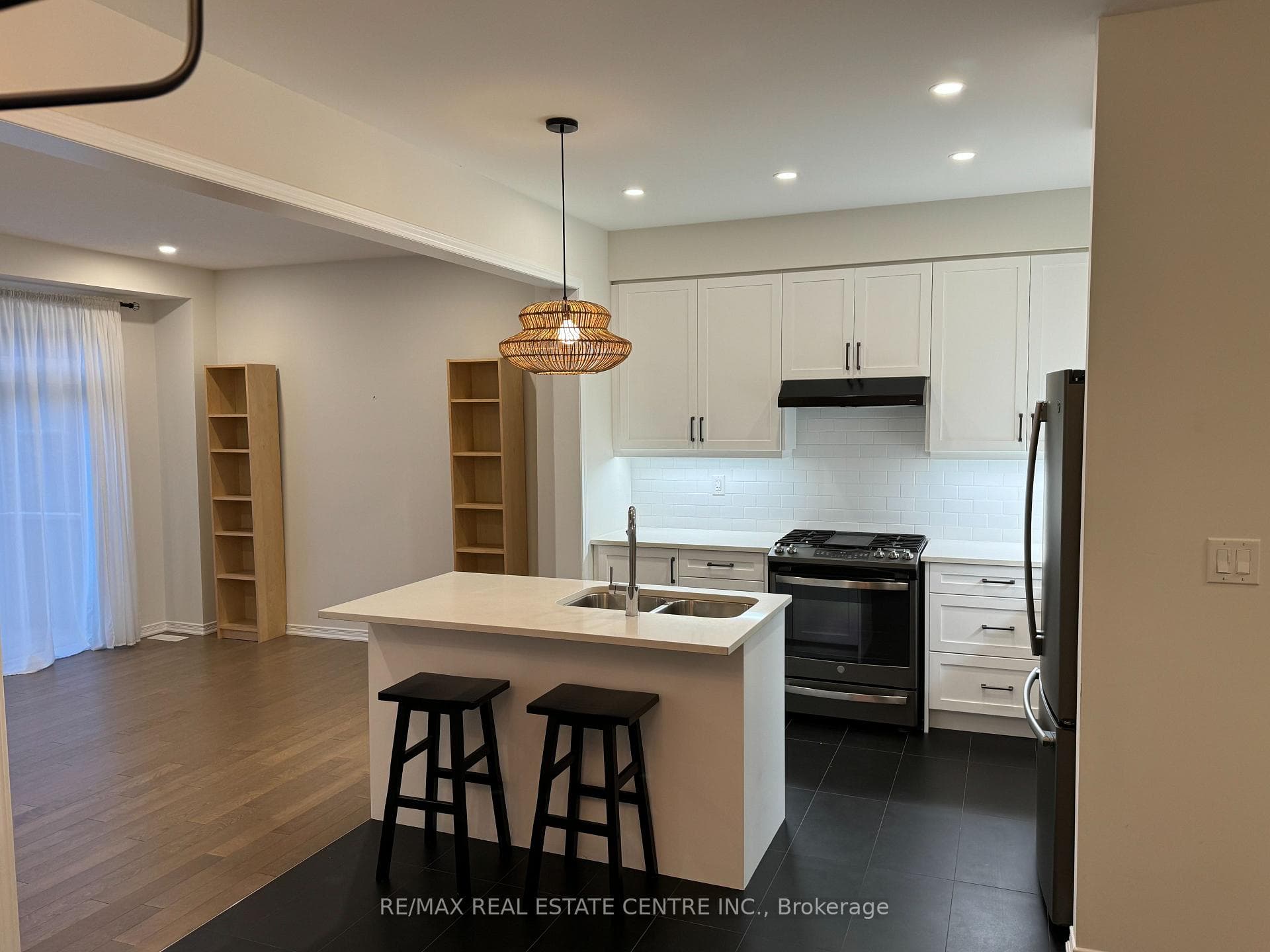216 Kinsman Drive photo 5