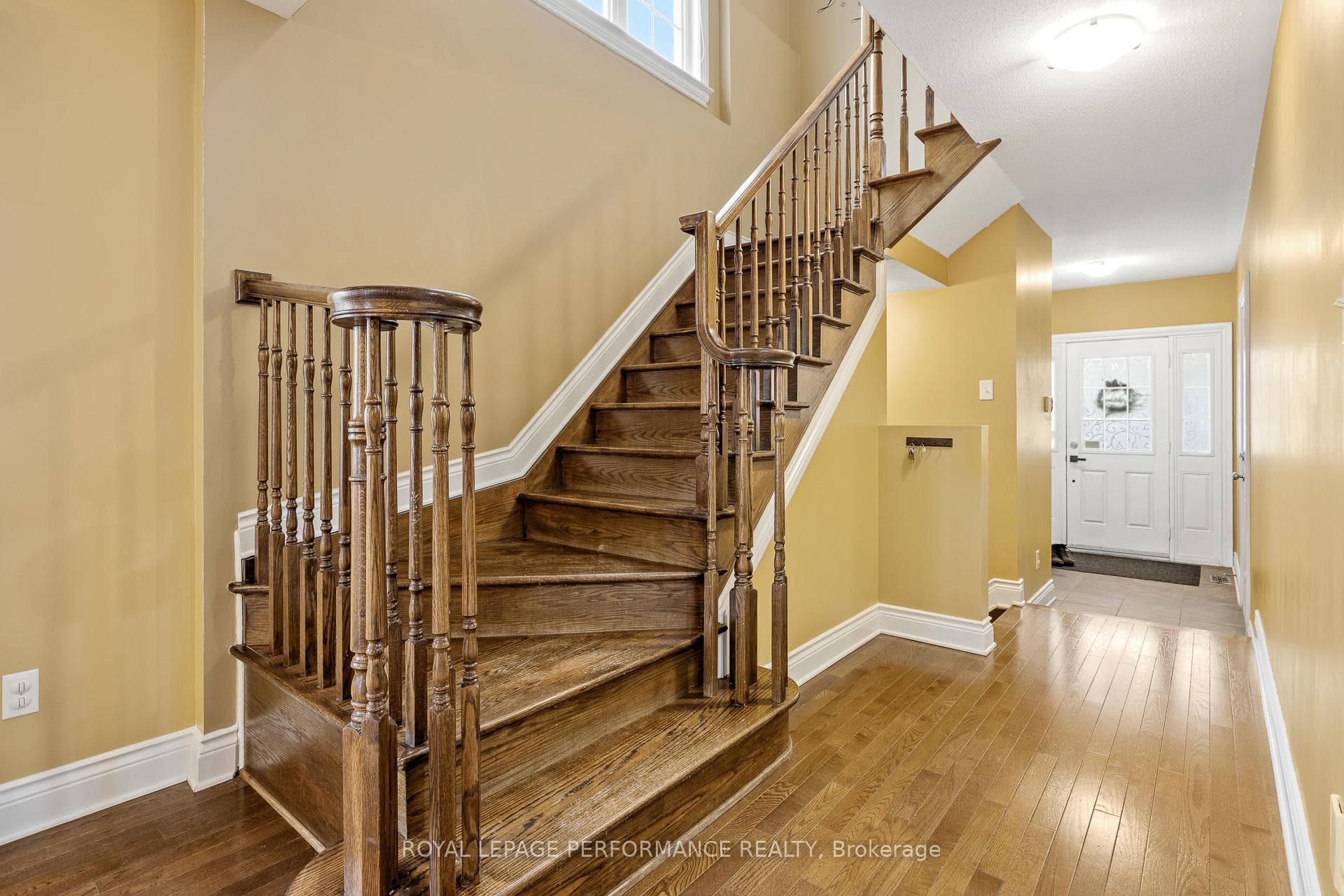 Hardwood flrs on main level
