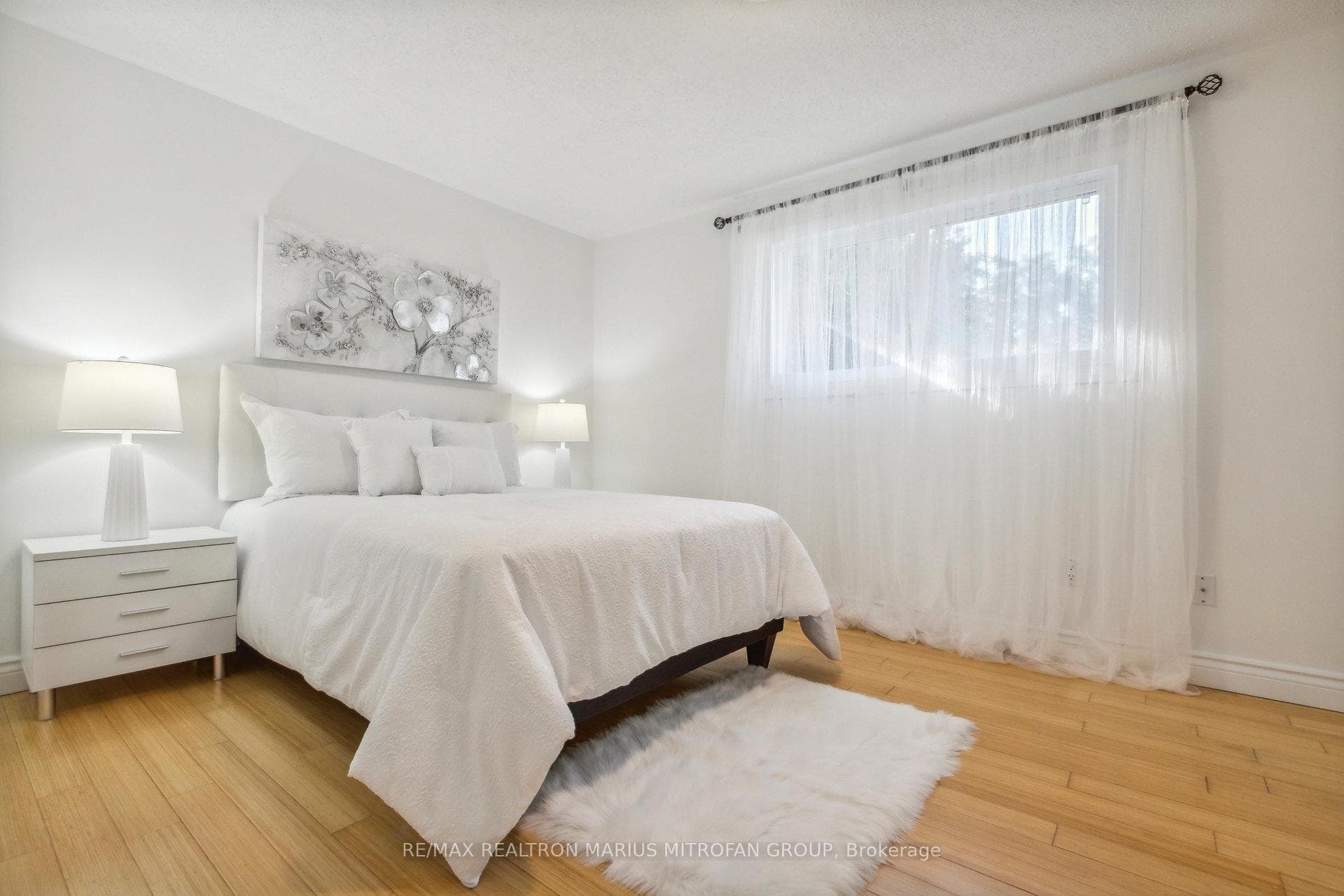 214 Newbury Drive photo 16