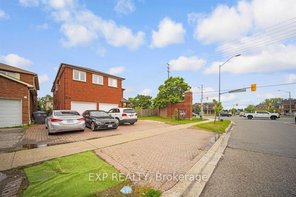 692 Huntington Ridge Drive photo 2