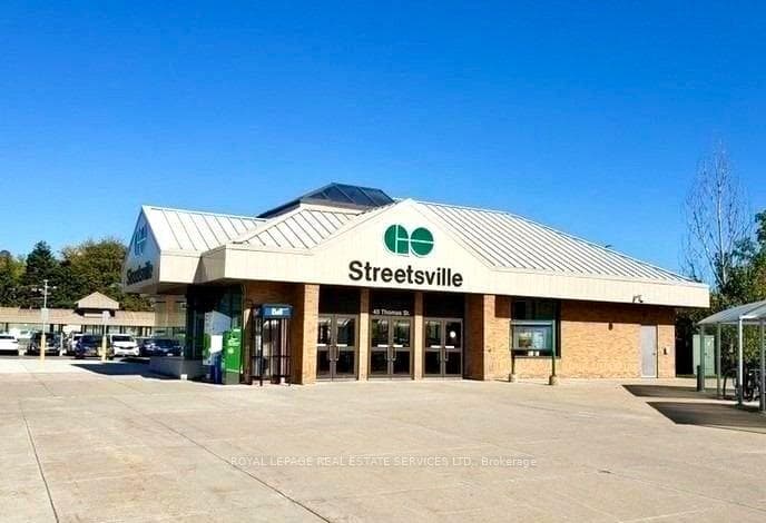 5 Minutes Driving to Streetsville GO Station