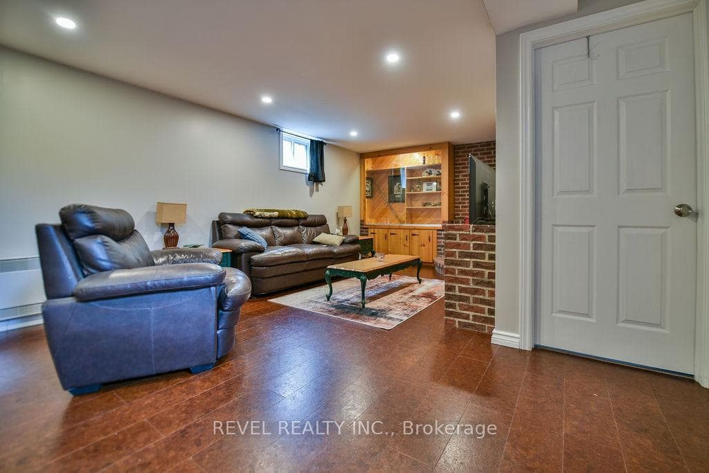 100 Brock Avenue photo 30