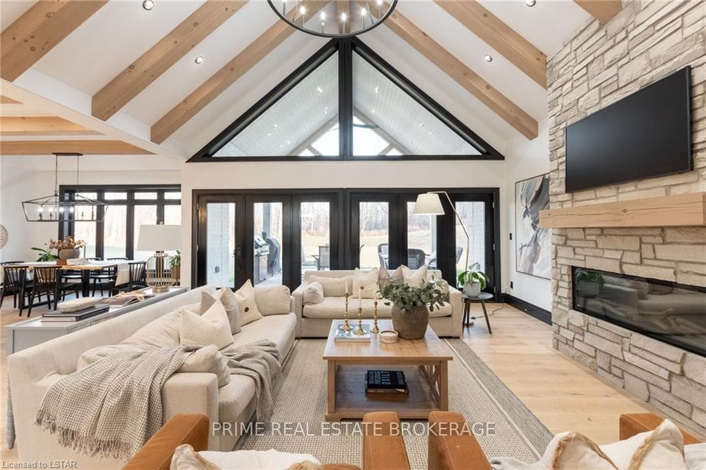 584522 BEACHVILLE Road photo 9