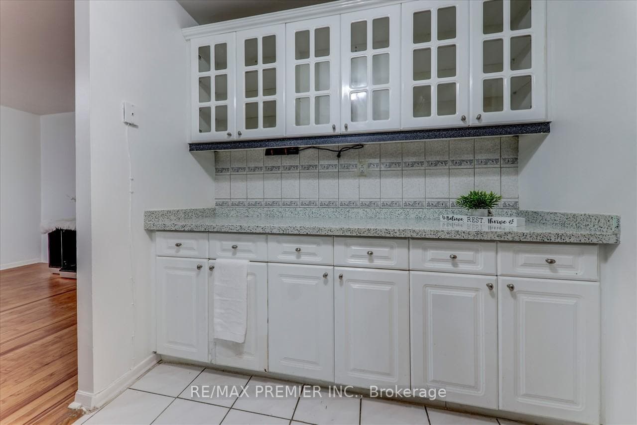 2901 Jane Street Unit 9 photo 9