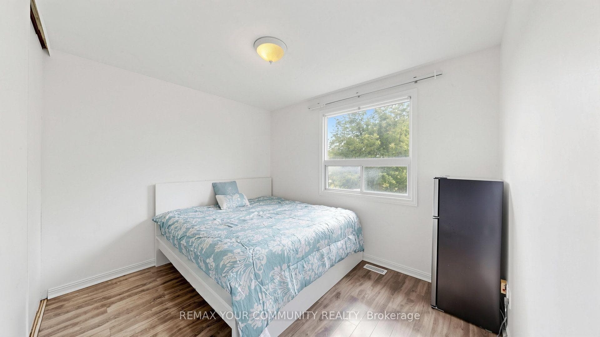 276 Currey Crescent photo 28