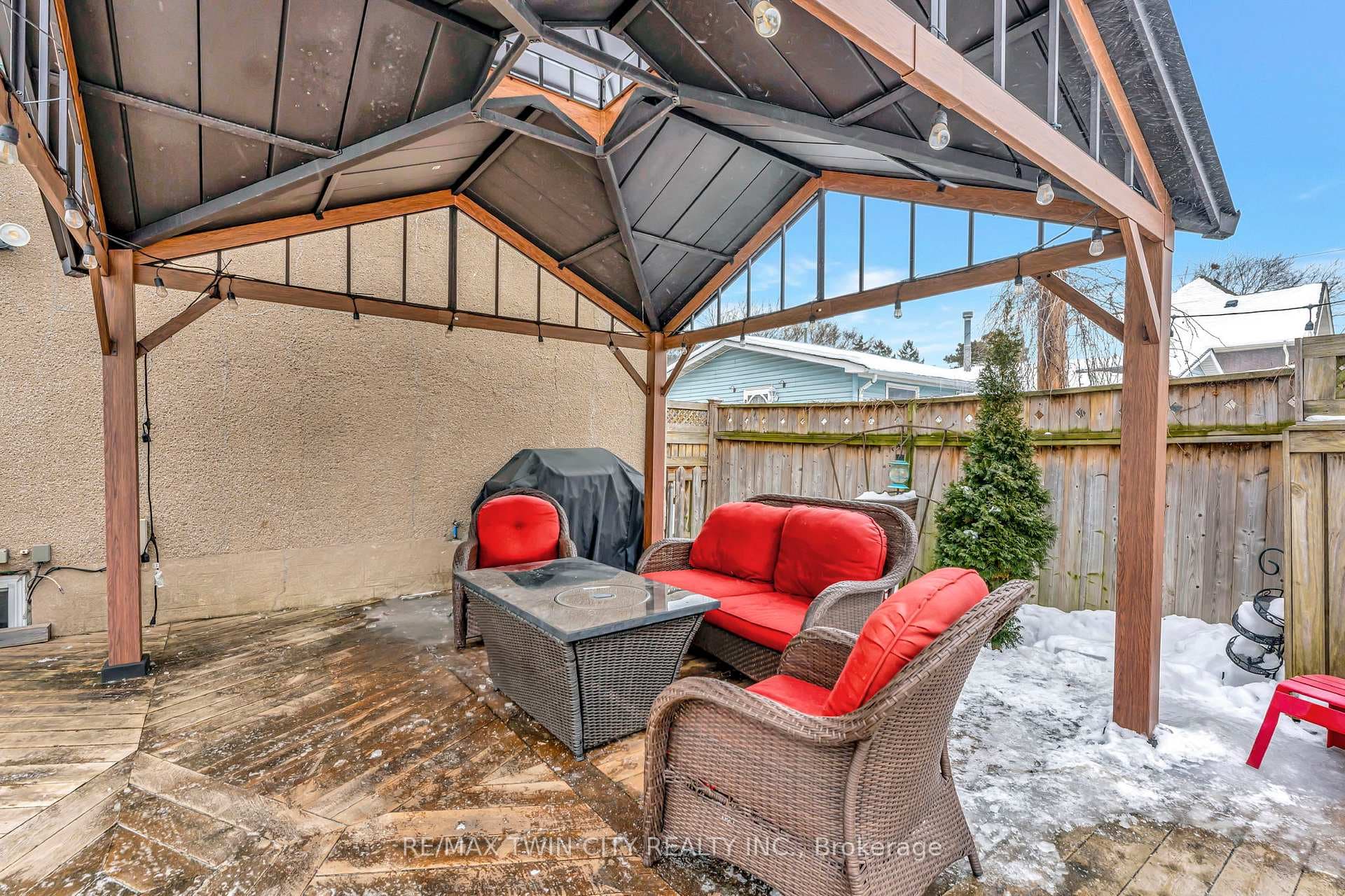 154 Tiffany Street photo 27