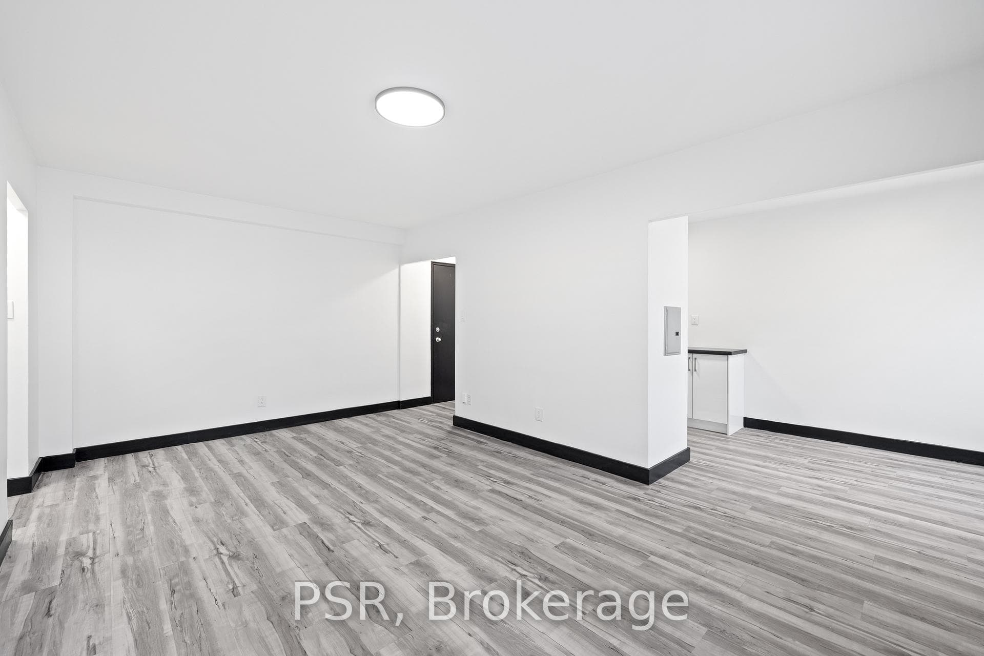 600 Eglinton Avenue Unit 303 photo 3
