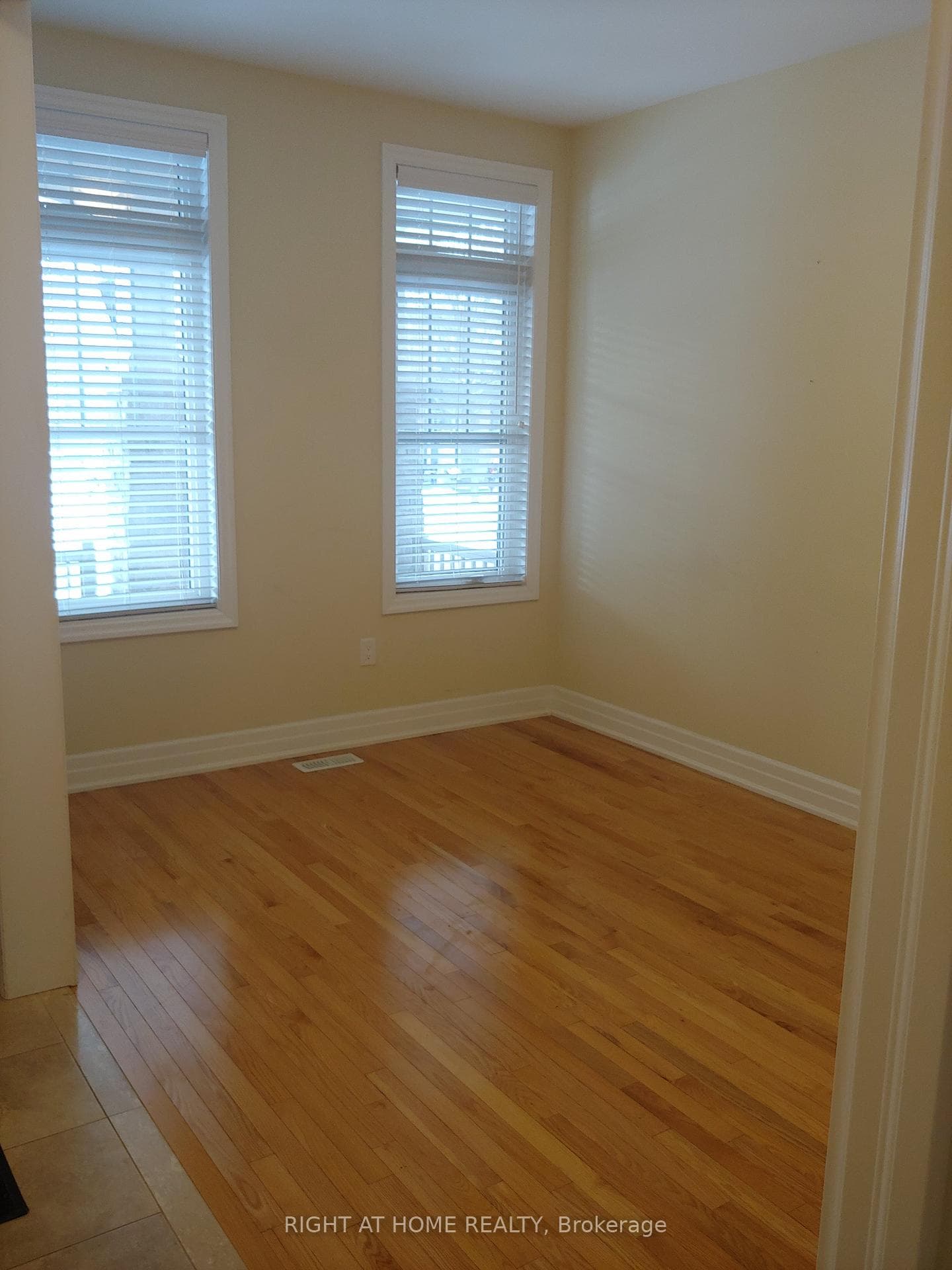 93 Alex Campbell Crescent photo 3