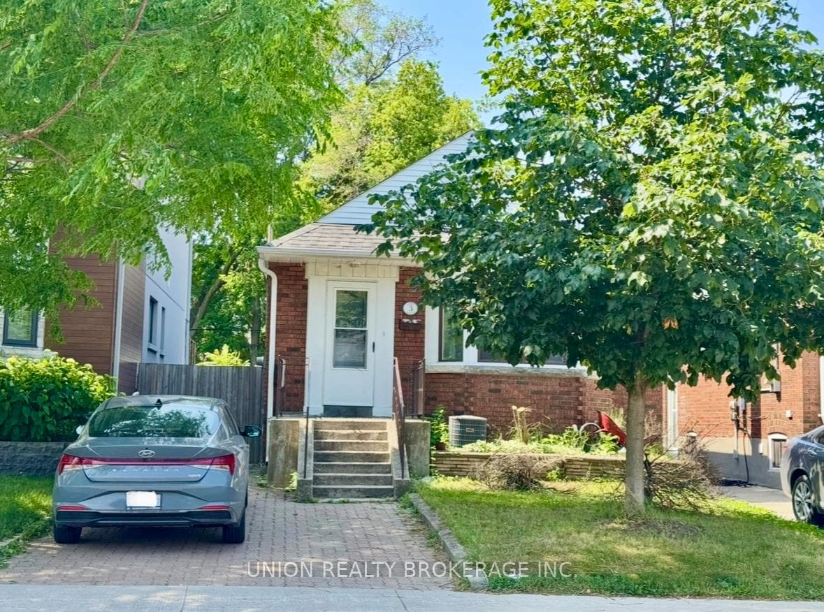 3 Gowan Avenue Unit Lower photo 1