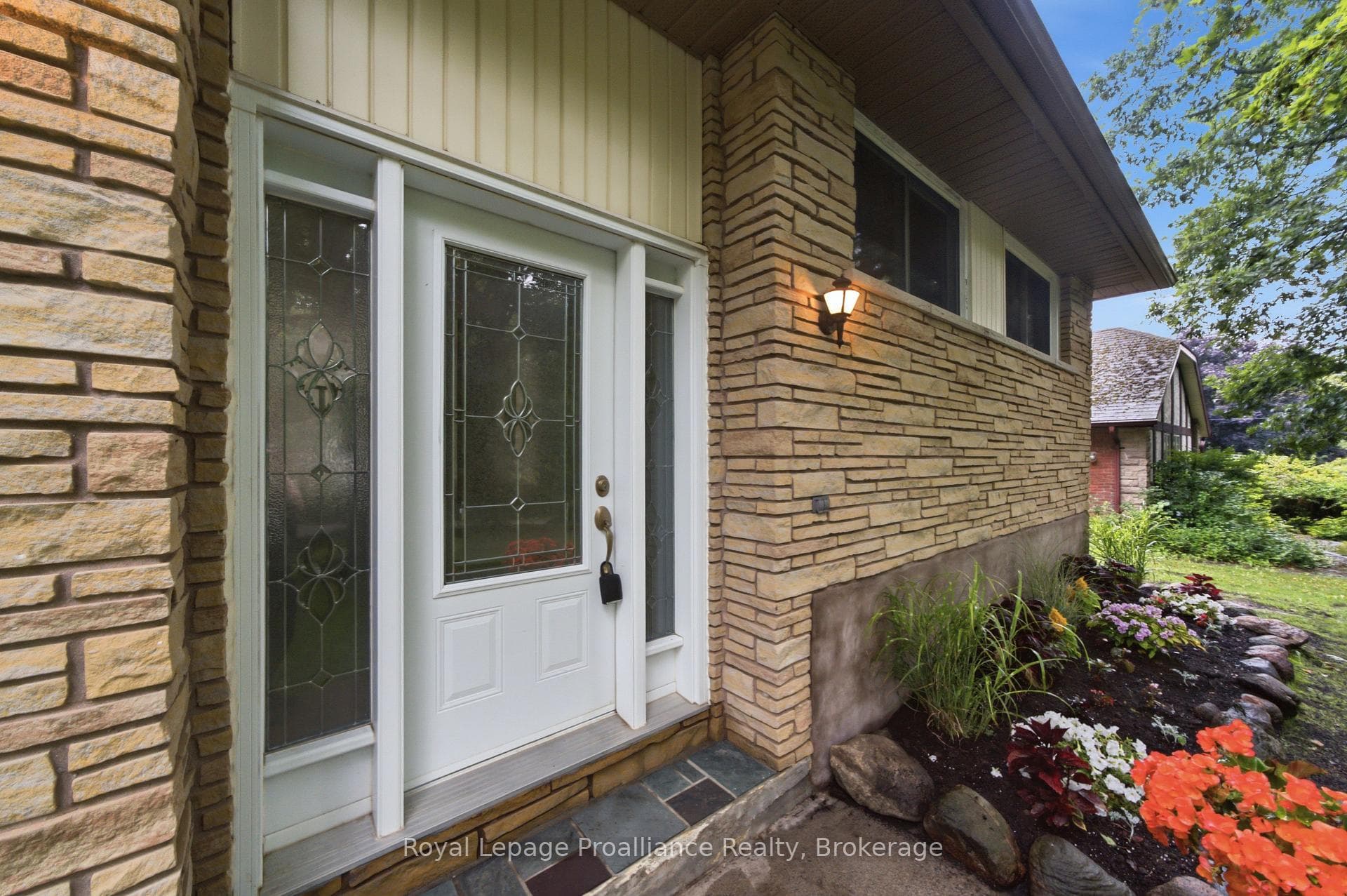 156 Pinehill Crescent photo 6